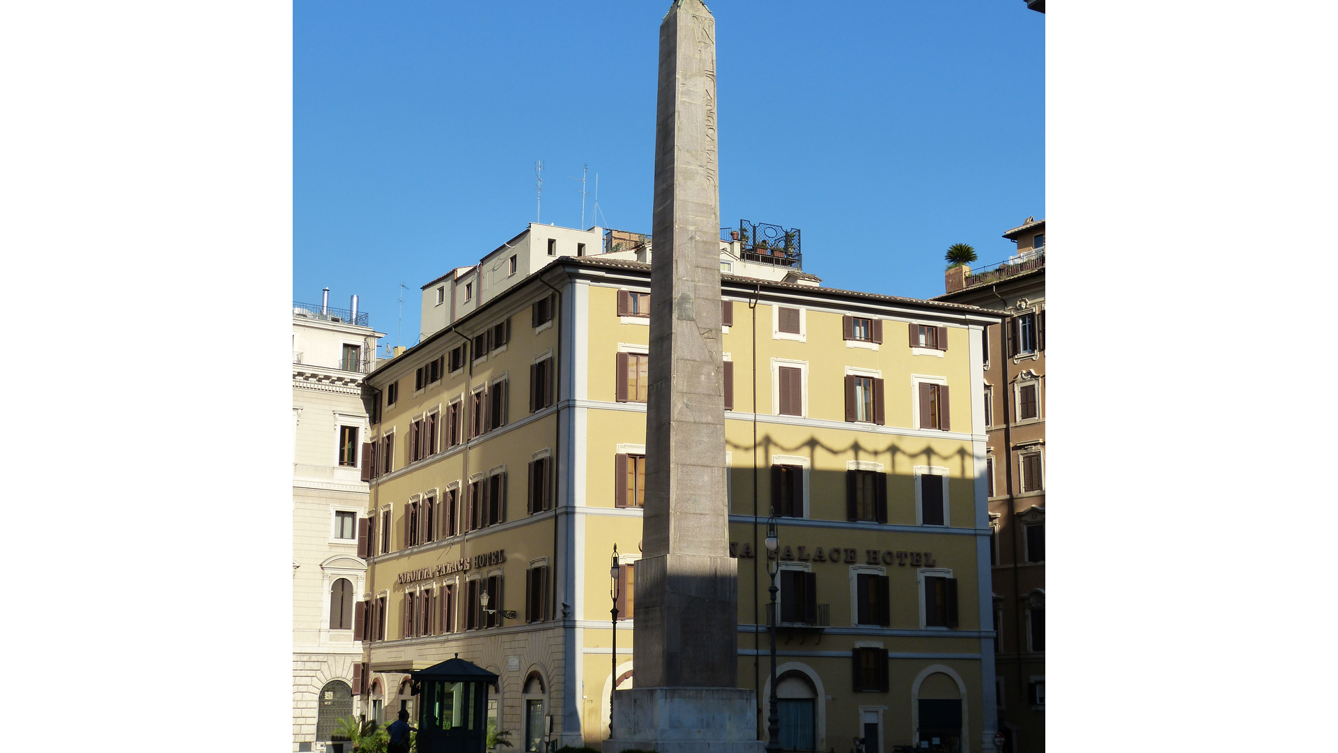 Horologium : Photo prise à Rome aujourd'hui. Obélisque d’Auguste sur le Monte Citorio qui servait de gnomon à l’horologium