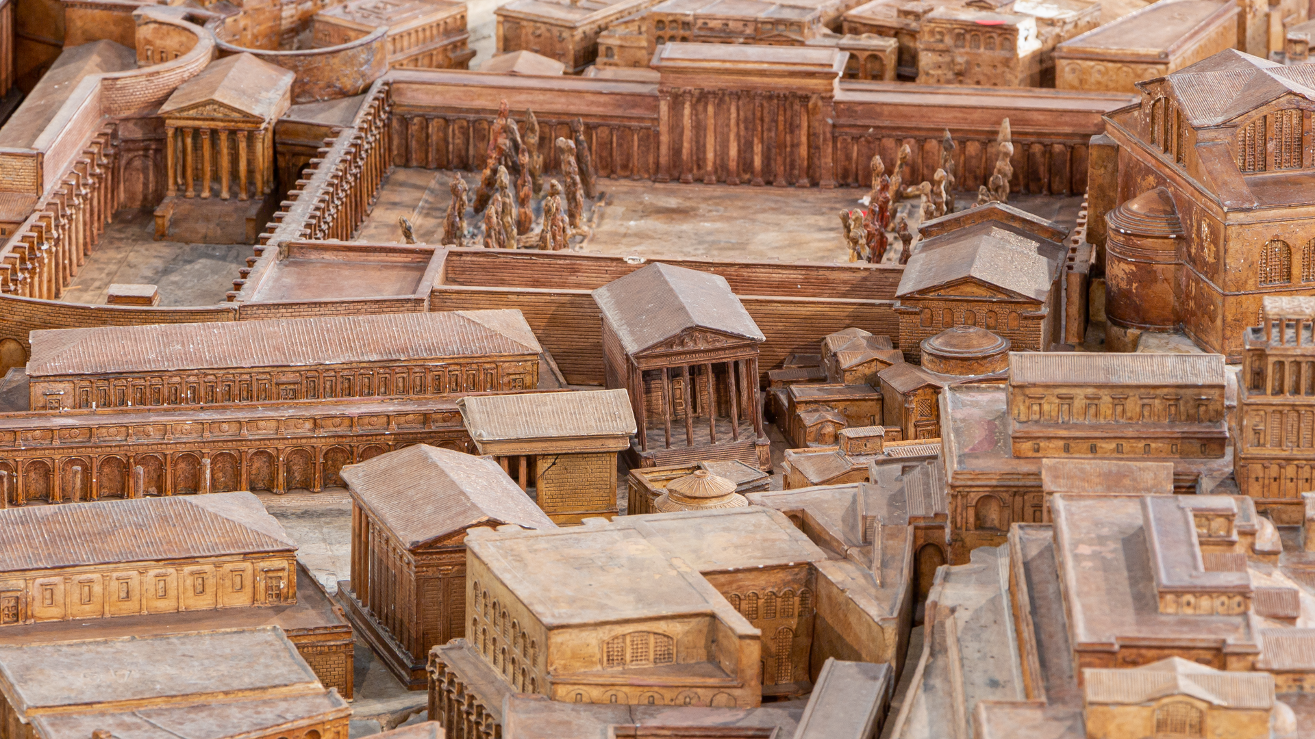 Temple d'Antonin et Faustine : Photo de la maquette réalisée par P.Bigot.