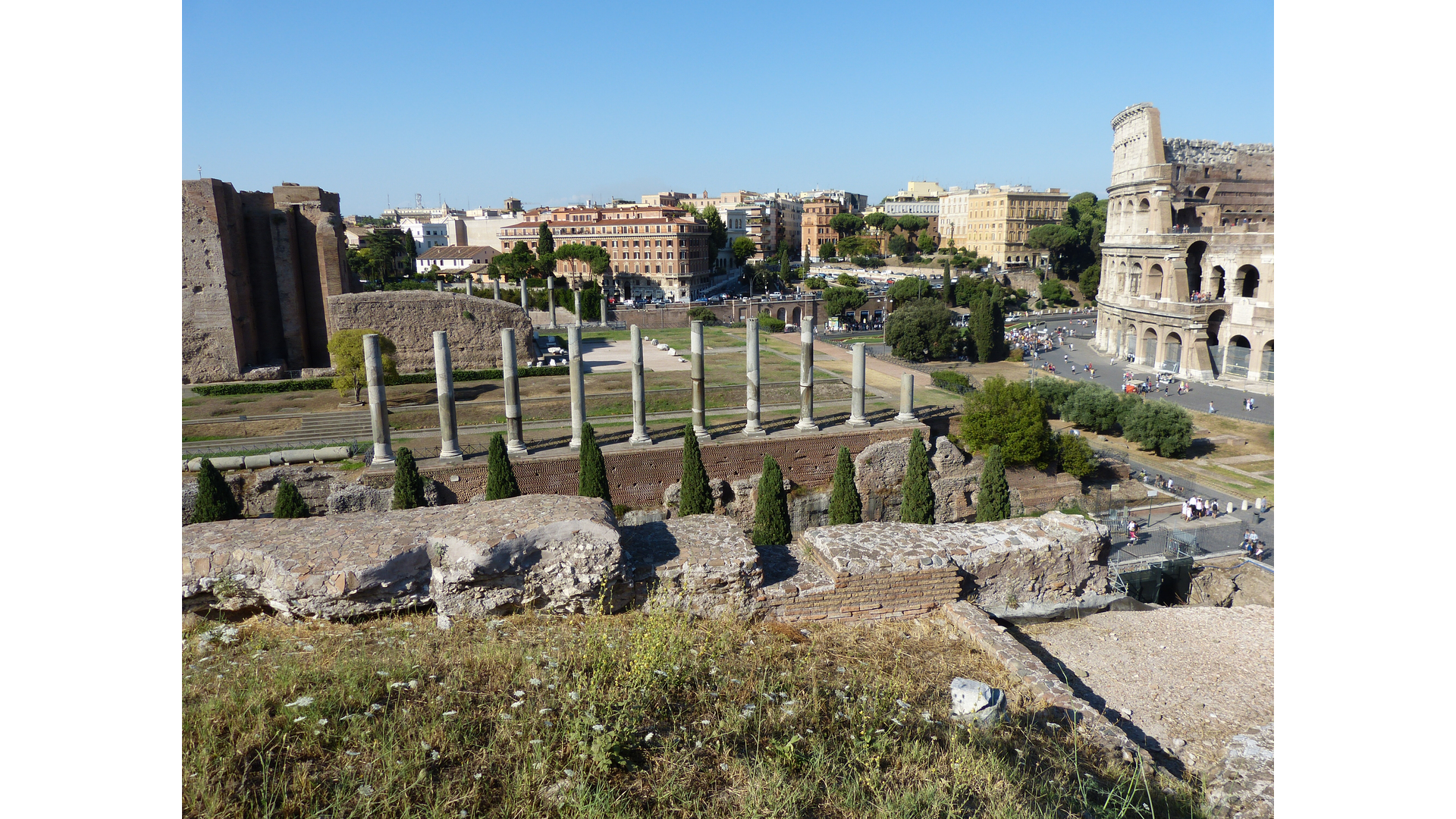 Temple de Vénus et Rome : Photo prise à Rome aujourd'hui.