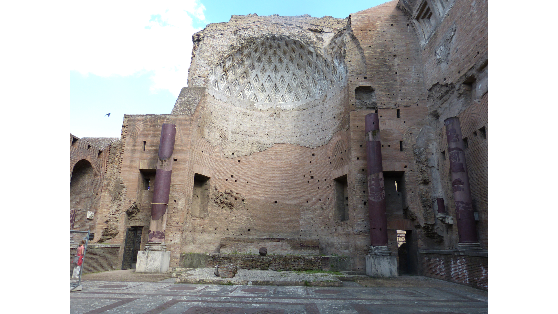Temple de Vénus et Rome : Photo prise à Rome aujourd'hui. Cella de Dea Roma du temple de Vénus et Rome