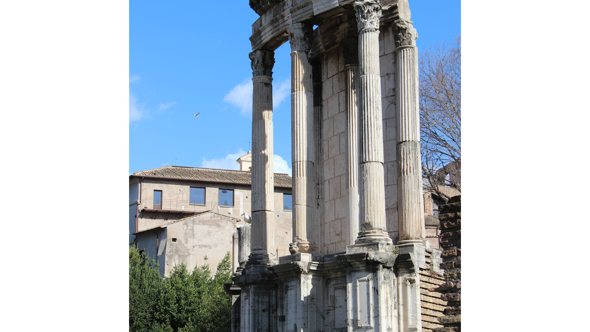 Temple de Vesta : Photo prise à Rome aujourd'hui.