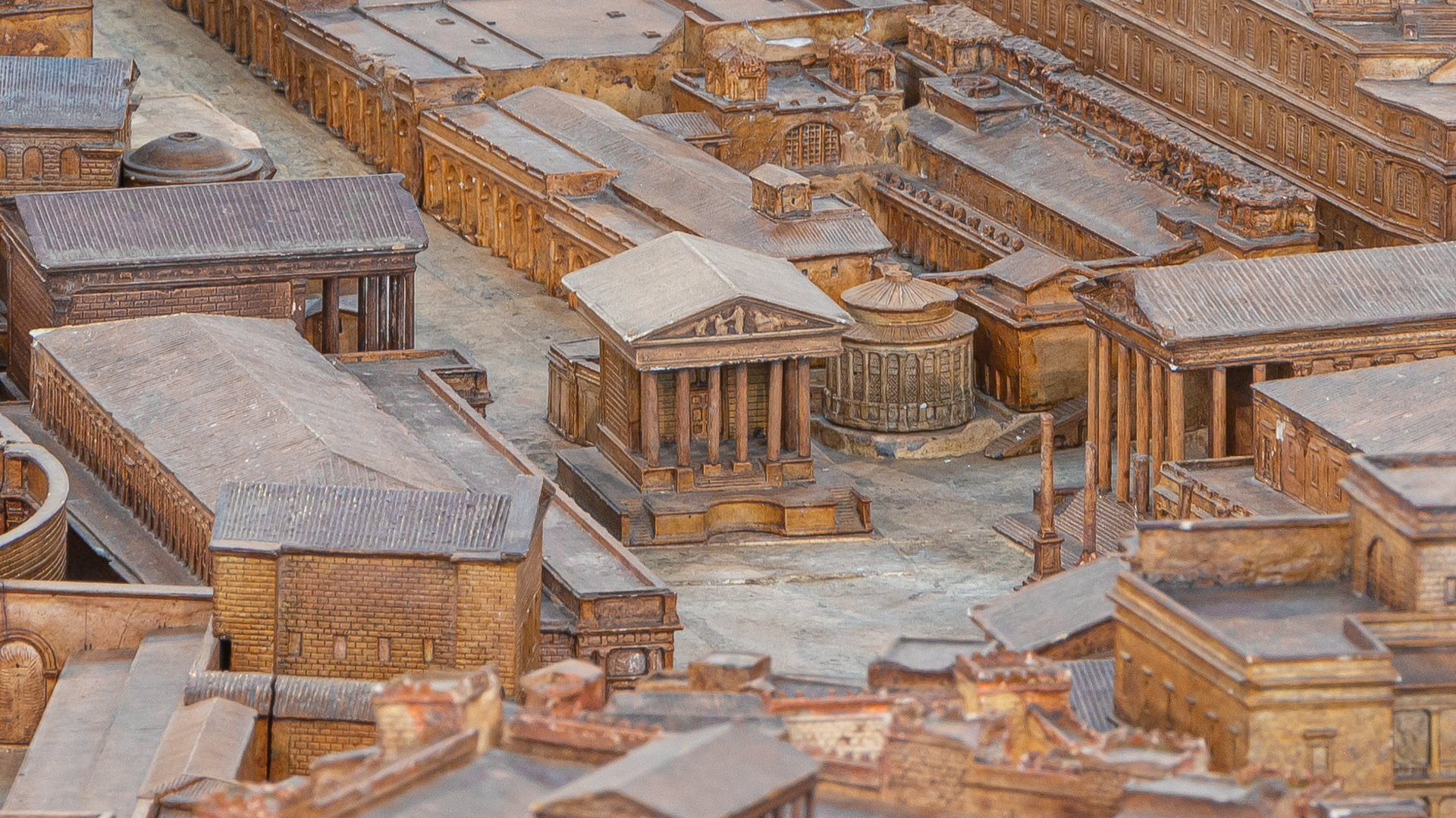TempleCesarDivinise : Photo de la maquette réalisée par P.Bigot.
