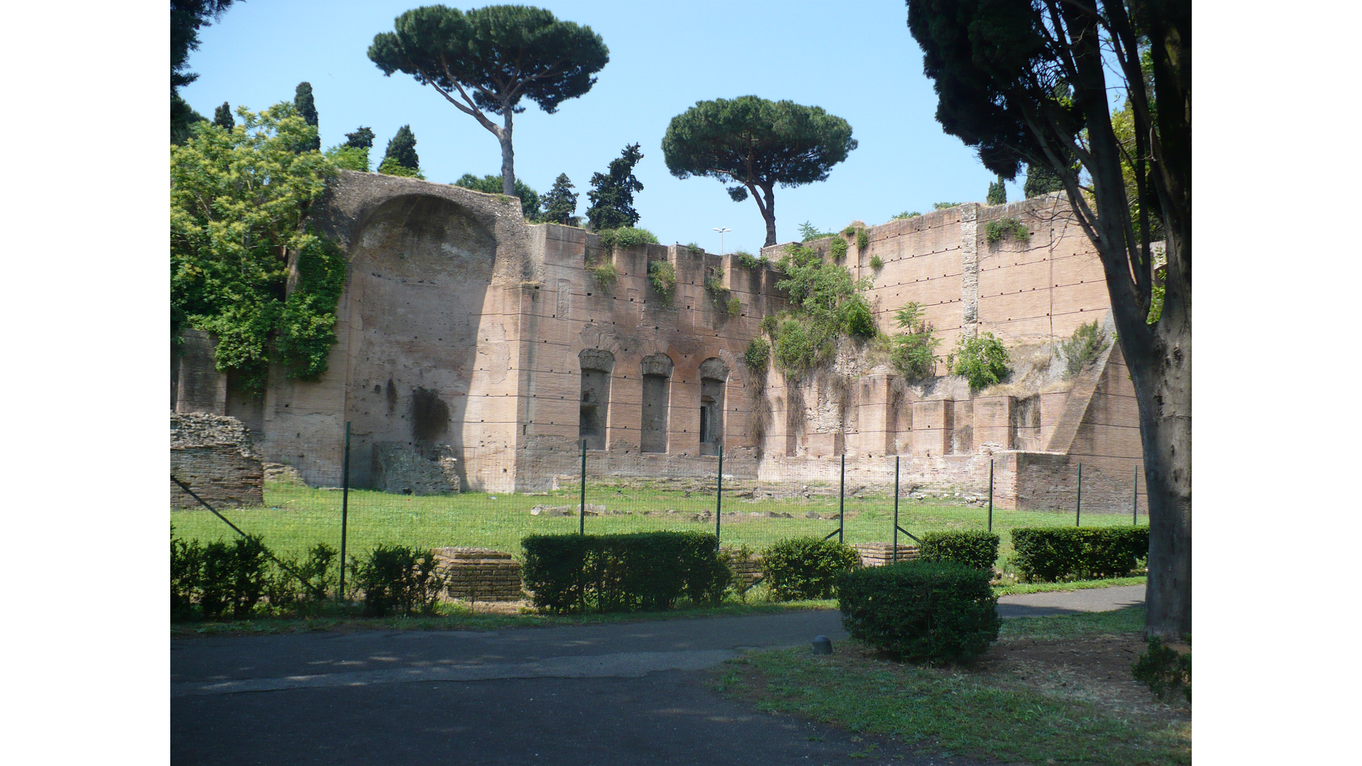 Bibliothèques des Thermes de Caracalla : Photo prise à Rome aujourd'hui. Une des bibliothèques des thermes de Caracalla