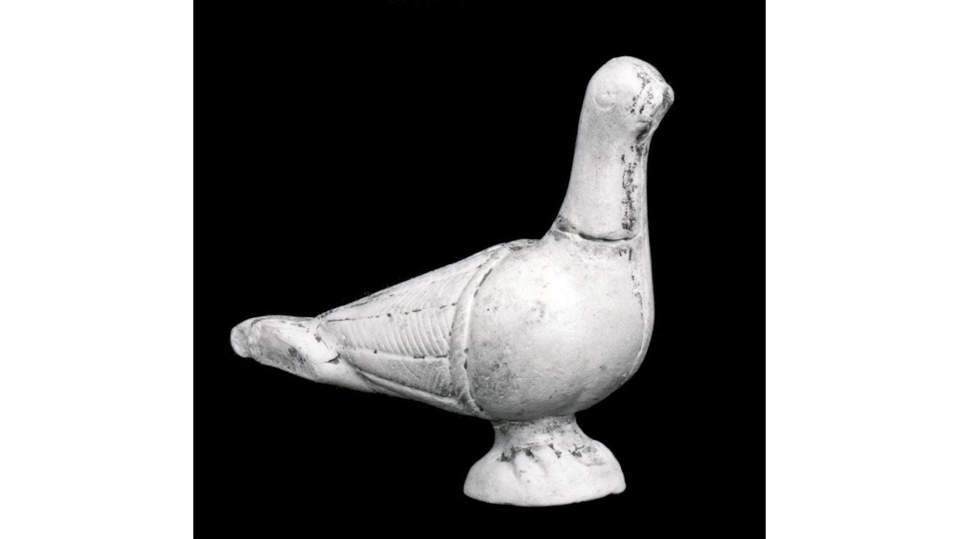 La chouette et les oiseaux chanteurs : Image d'élément iconograpique:Statuette de pigeon, Provenance : Allier (France), IIe siècle après J.-C., British Museum, Londres, Royaume-Unis.