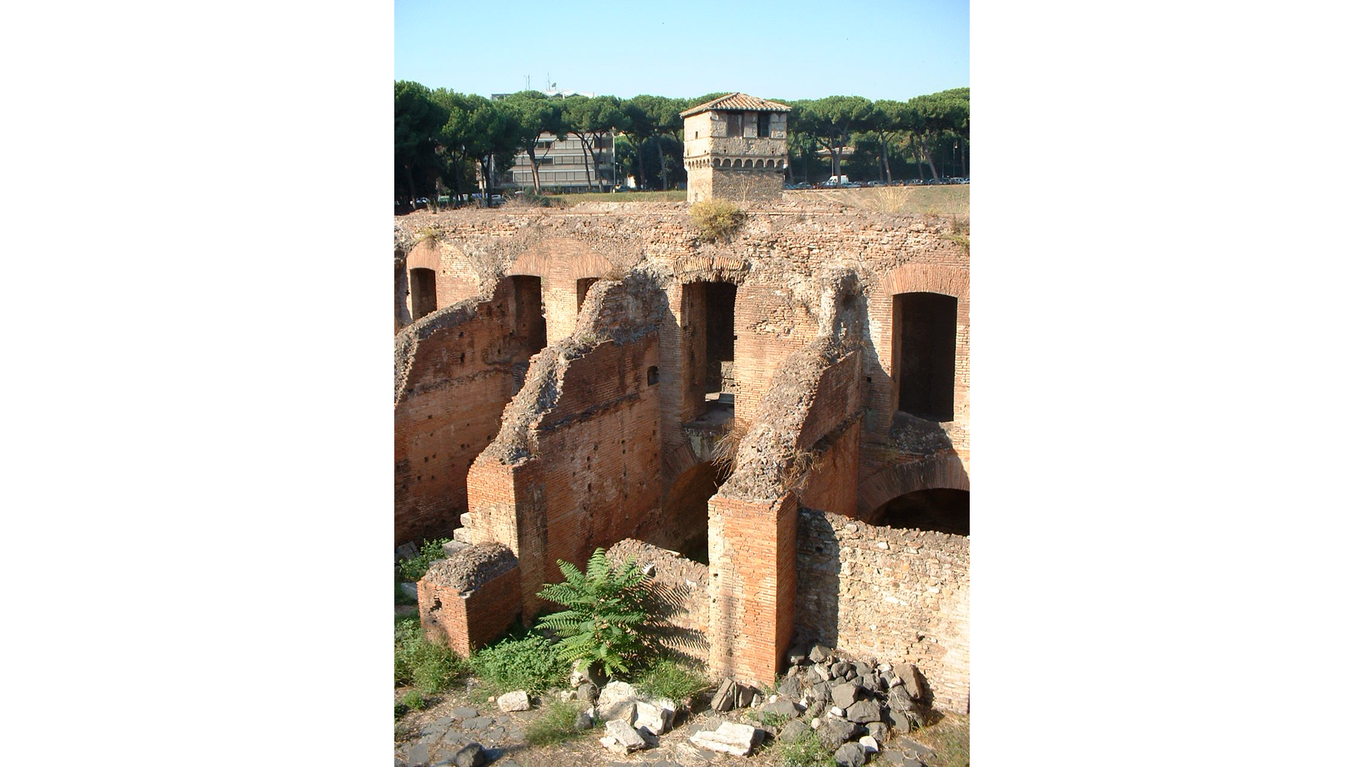 Le Grand Cirque : Photo prise à Rome aujourd'hui. Petit côté courbe du Grand Cirque