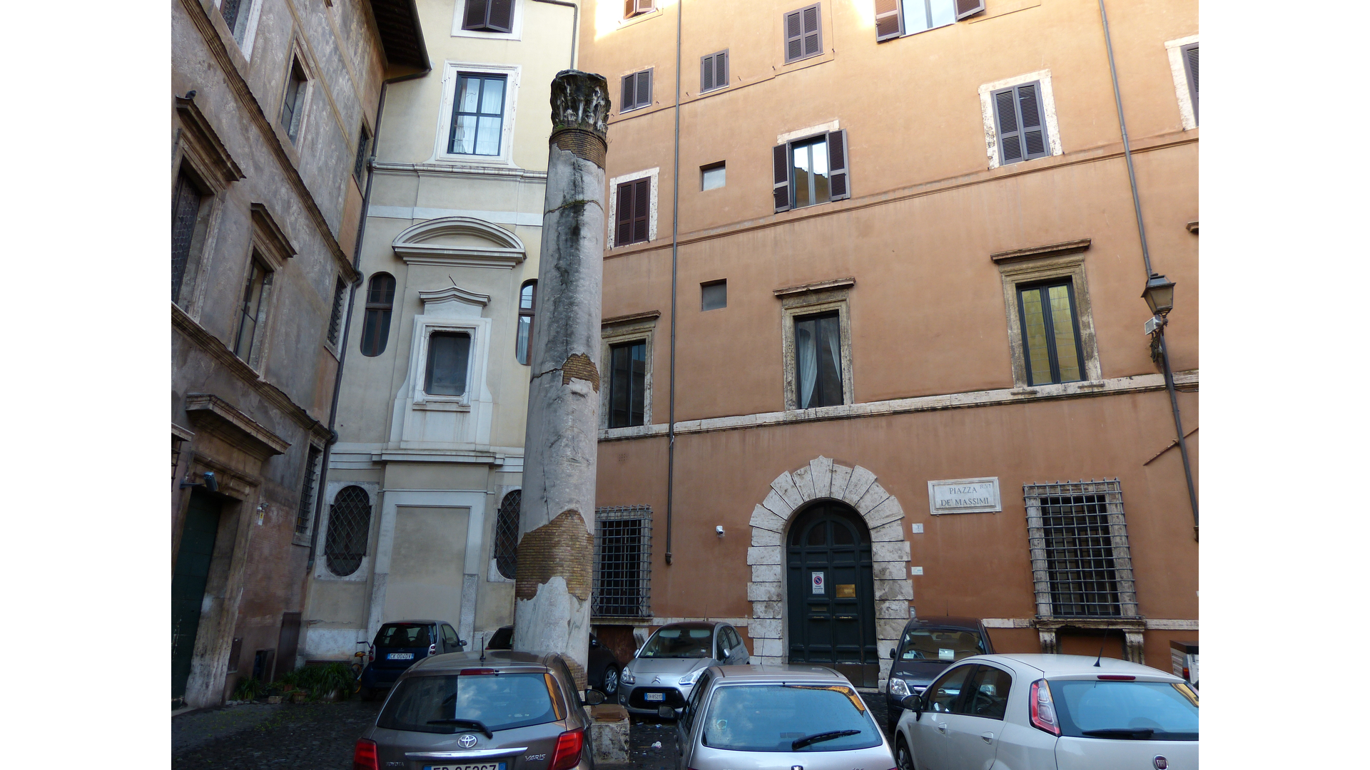 Odéon de Domitien : Photo prise à Rome aujourd'hui.