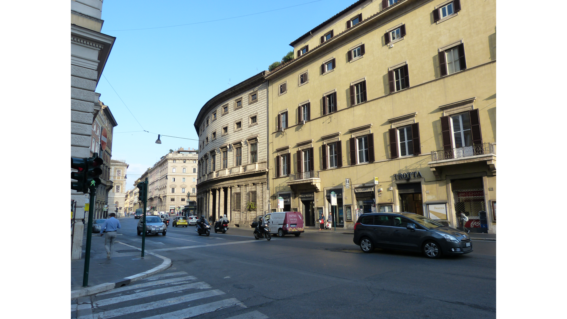 Odéon de Domitien : Photo prise à Rome aujourd'hui.