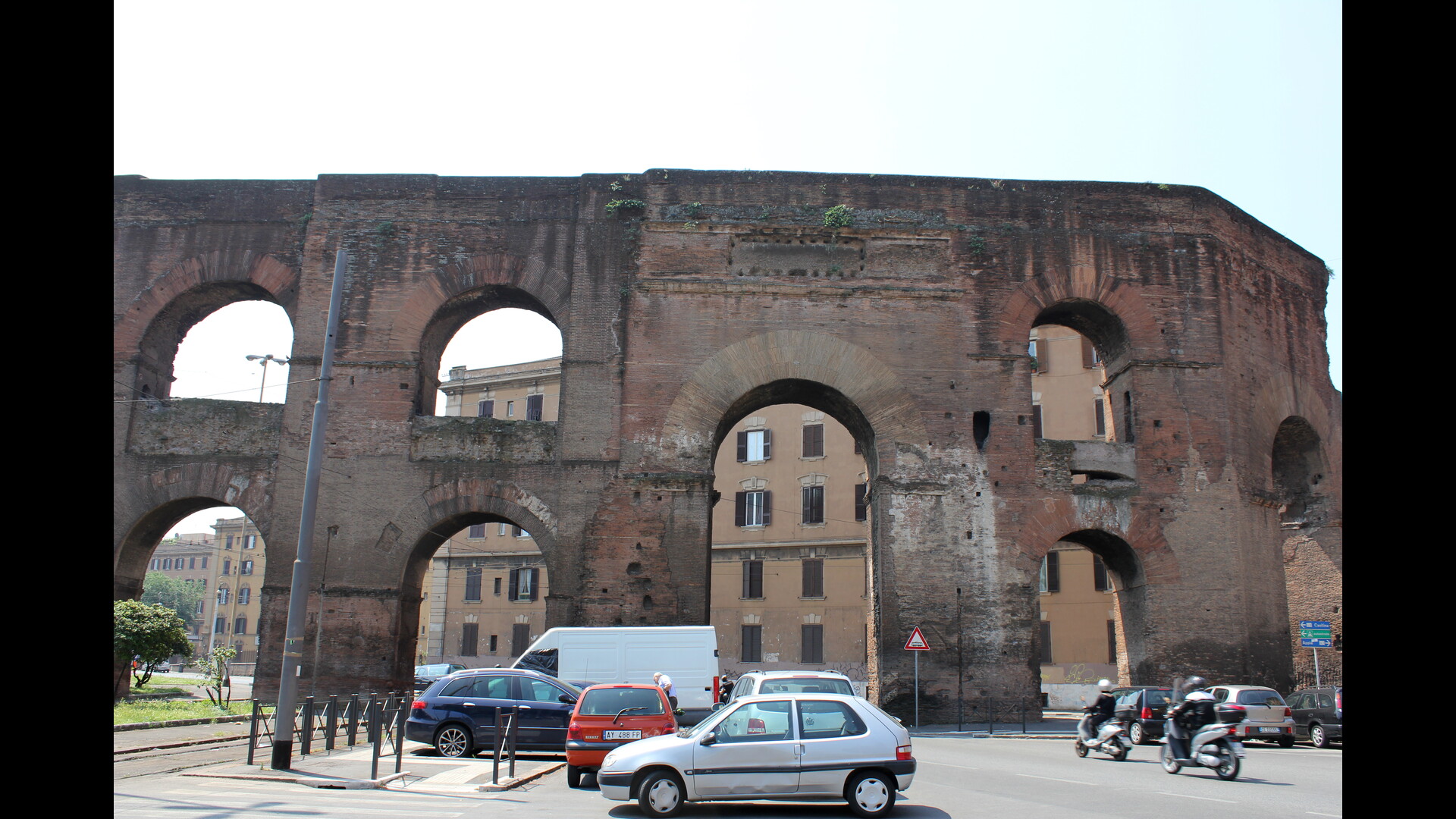 Aqua Claudia : Photo prise à Rome aujourd'hui.