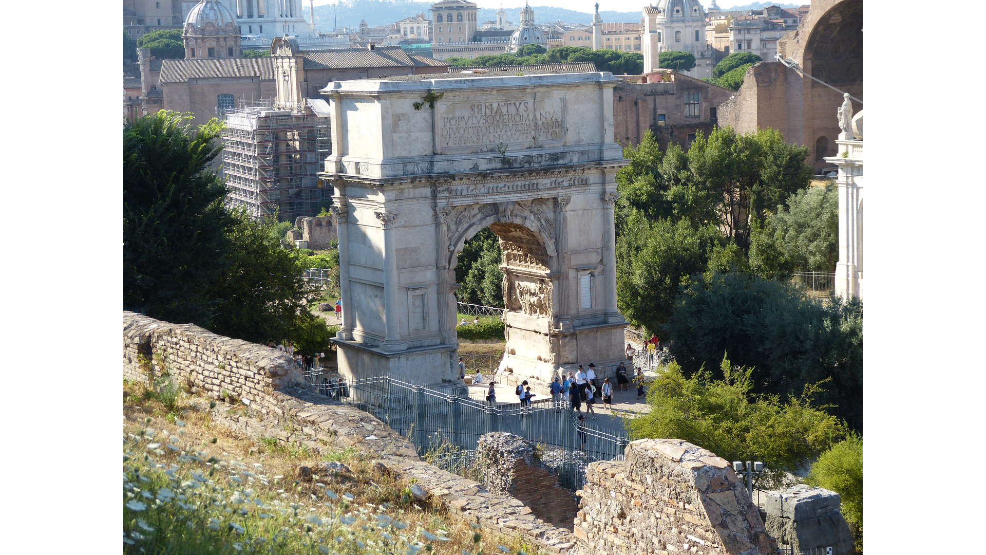 Arc de Titus : Photo prise à Rome aujourd'hui. L’arc de Titus
