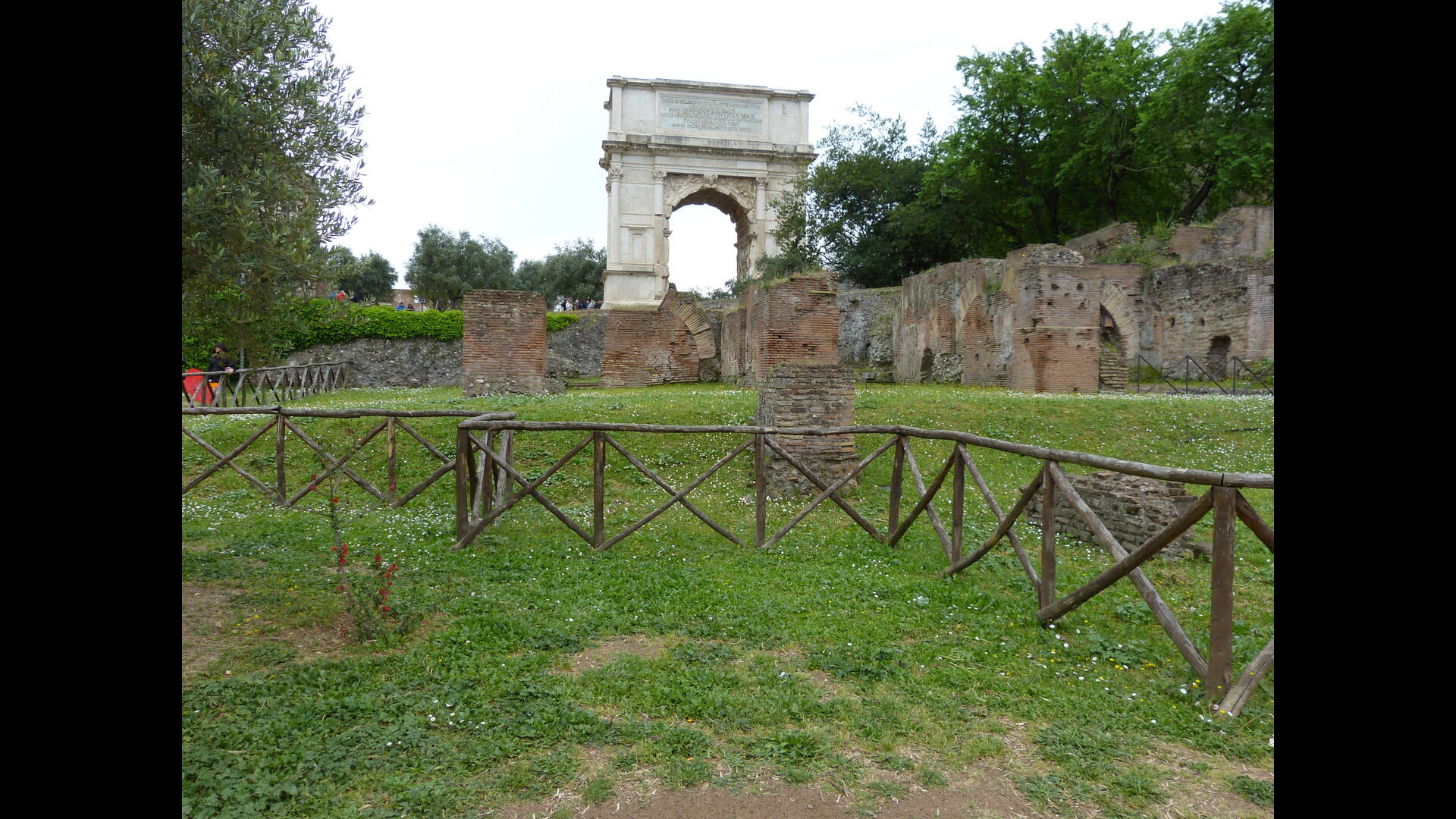 Horrea Vespasiani : Photo prise à Rome aujourd'hui.