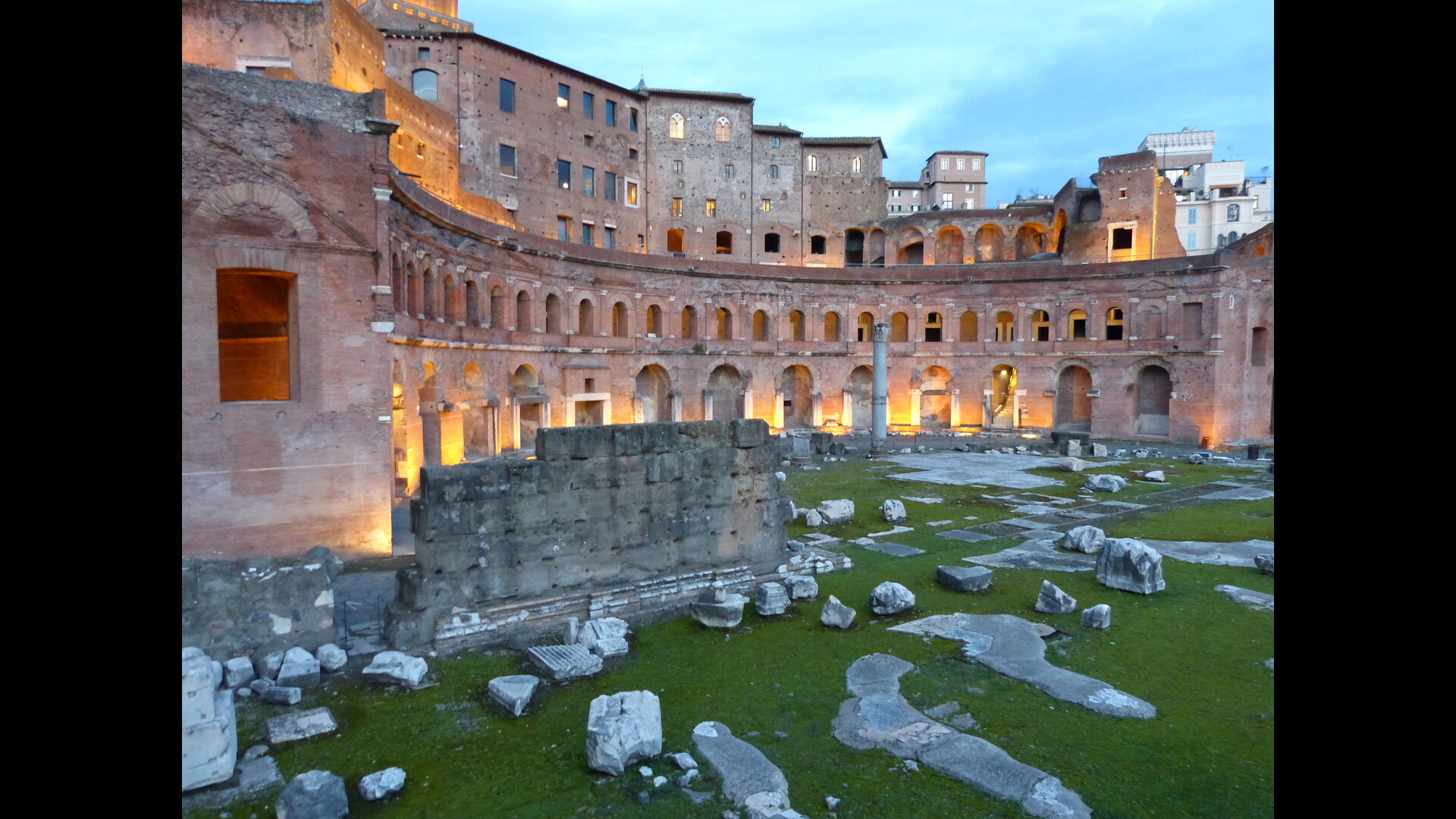 MarchesTrajan : Photo prise à Rome aujourd'hui. Marchés de Trajan