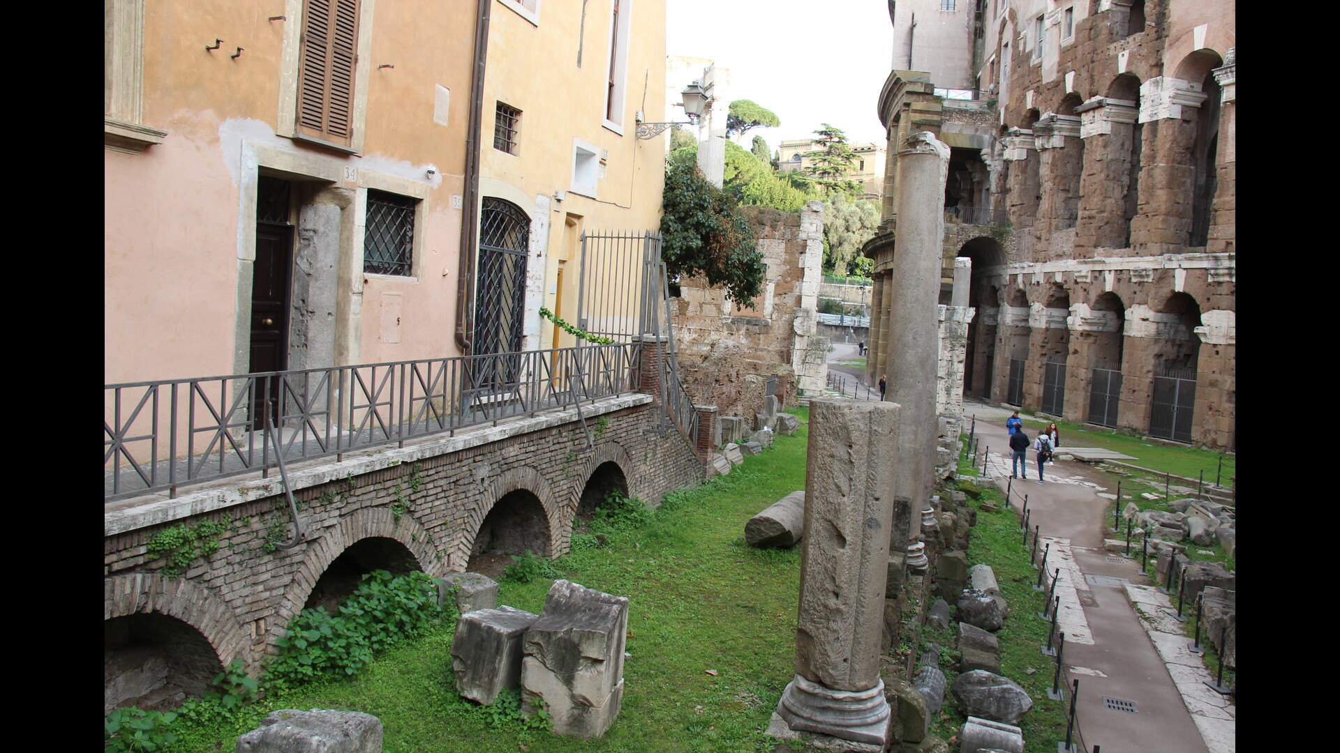 Portique d'Octavie : Photo prise à Rome aujourd'hui. Portique d’Octavie