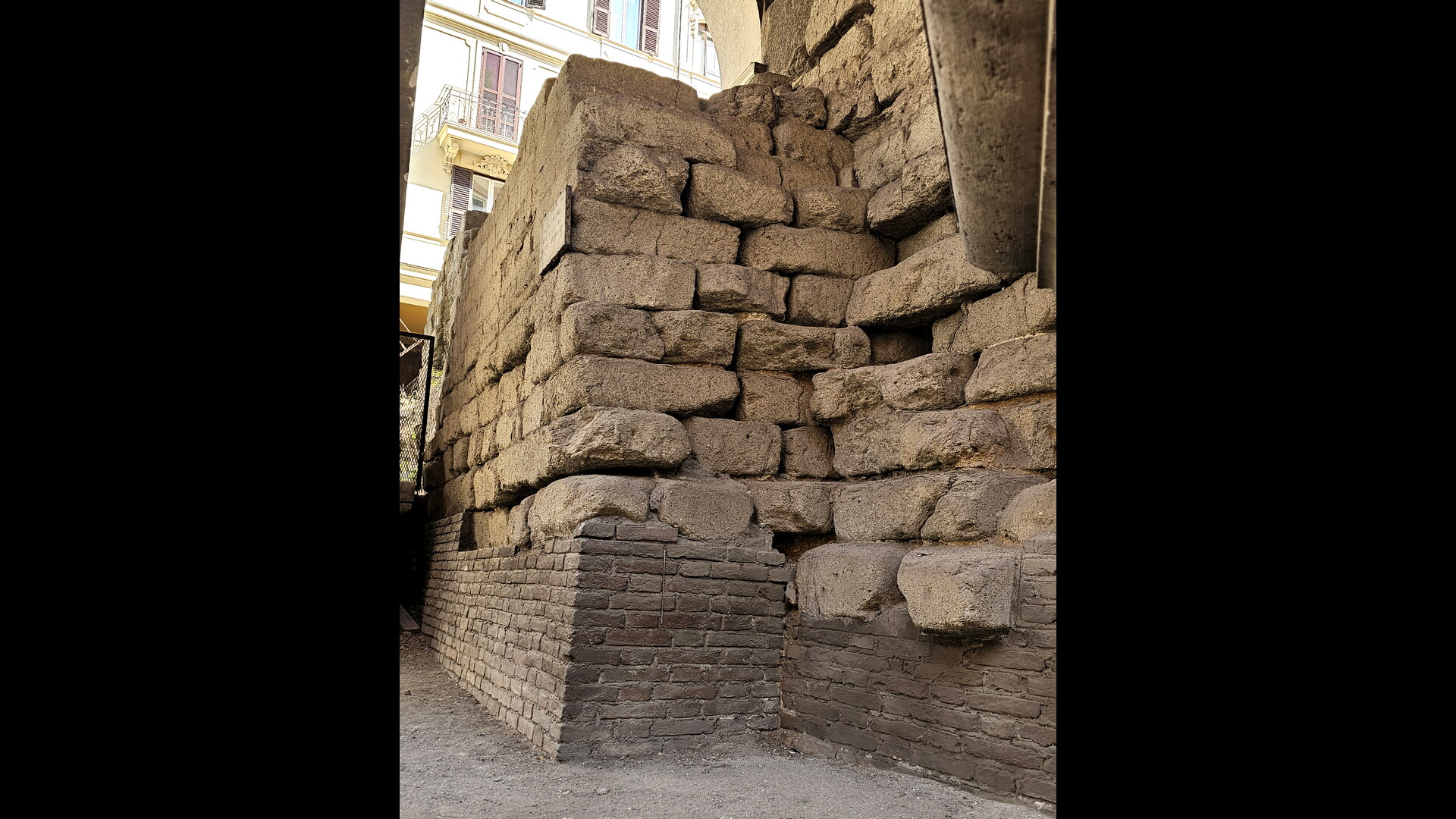 Muraille Servienne : Photo prise à Rome aujourd'hui. Muraille servienne Via Giosuè Carducci