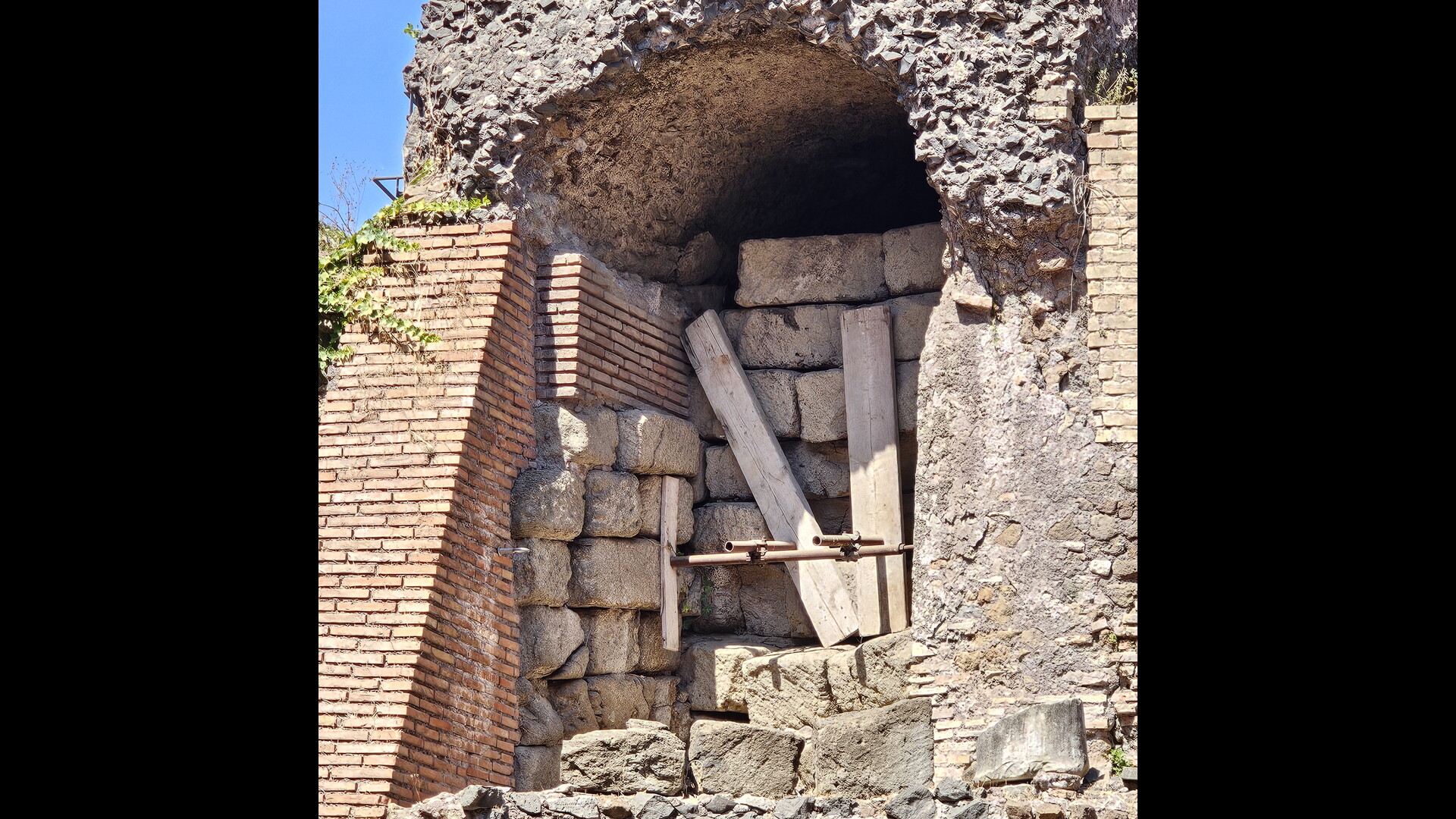 Muraille Servienne : Photo prise à Rome aujourd'hui. Muraille servienne Via Salita del Grillo