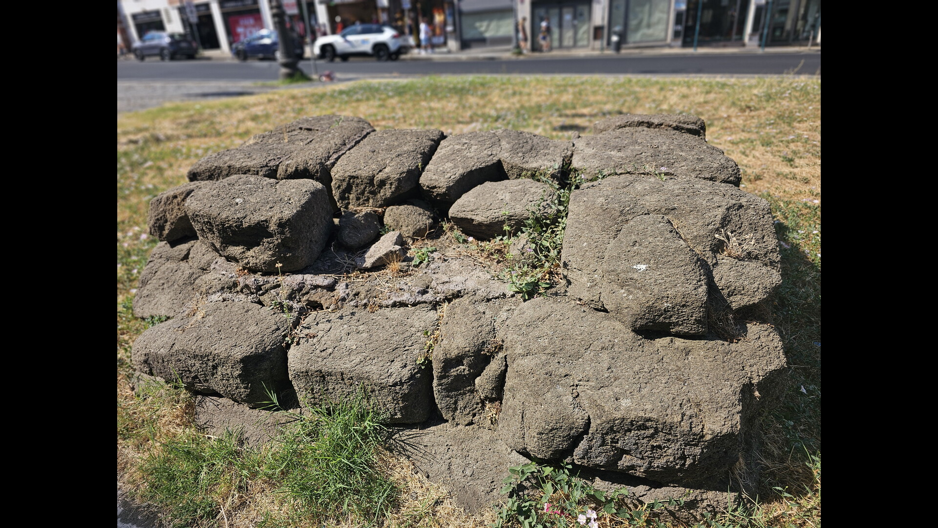 Muraille Servienne : Photo prise à Rome aujourd'hui. Muraille servienne Largo di S. Susanna