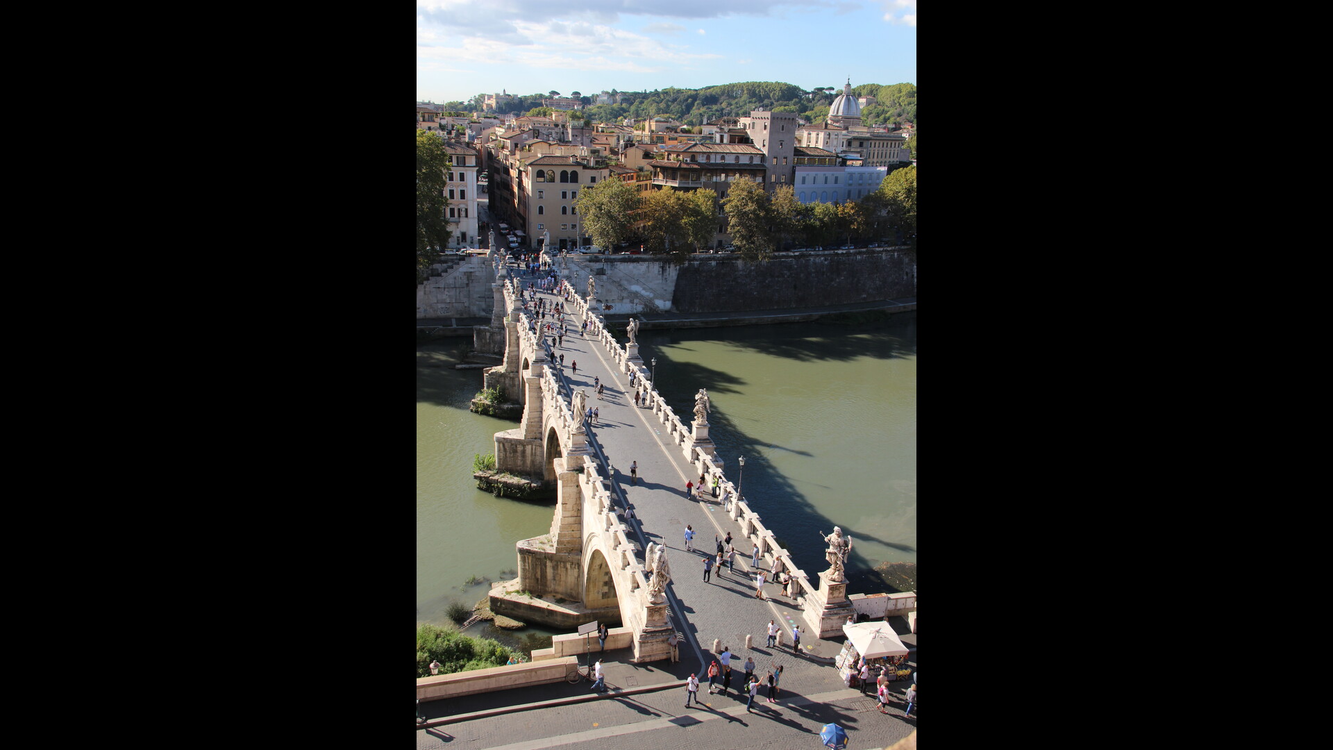 Pont Aelius : Photo prise à Rome aujourd'hui. Le pont Aelius devant le Mausolée d’Hadrien
