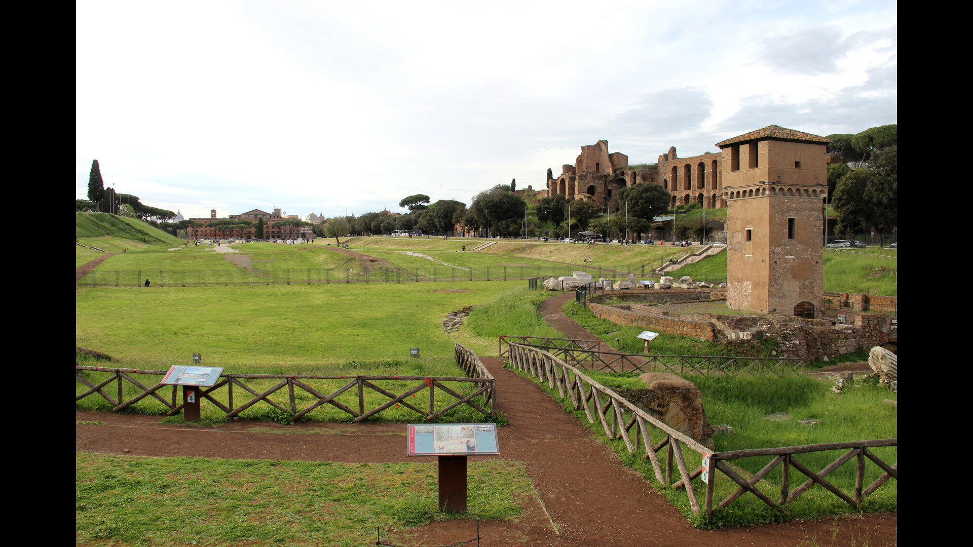 Le Grand Cirque : Photo prise à Rome aujourd'hui. Emplacement du Grand Cirque