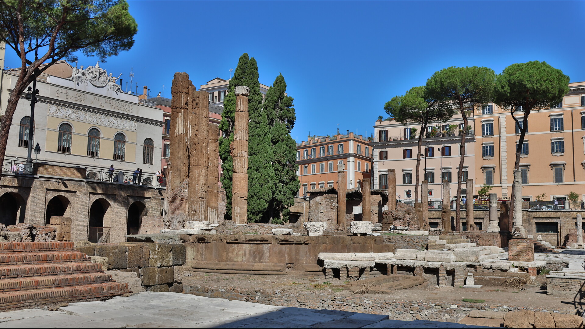 Temple B (Largo Argentina) : Photo prise à Rome aujourd'hui. Temple B de l’aire sacrée du Largo Argentina