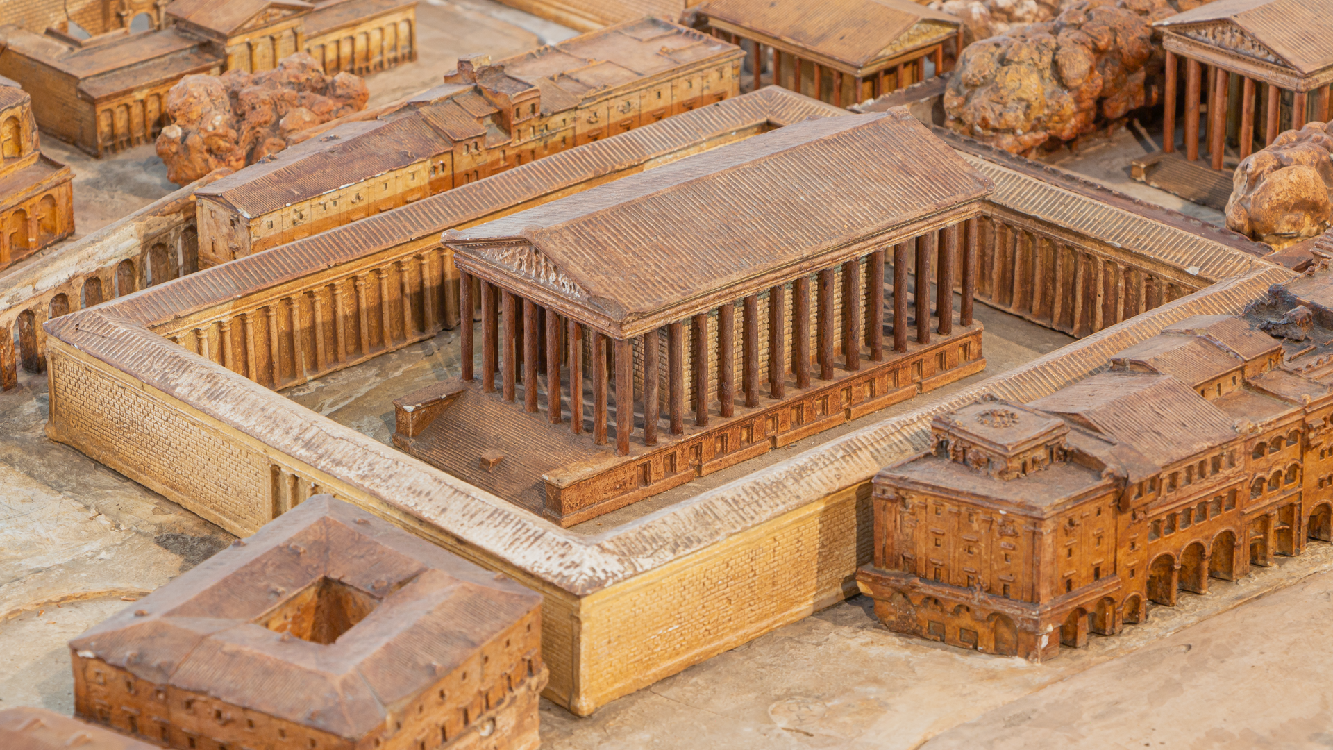 Temple d'Hadrien : Photo de la maquette réalisée par P.Bigot.