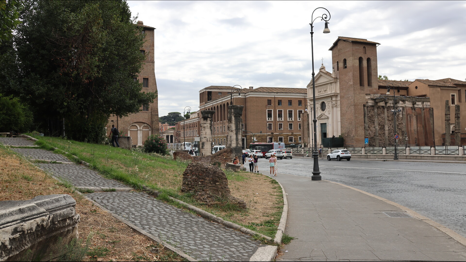 Porticus Triumphalis : Photo prise à Rome aujourd'hui. Porticus Triumphalis