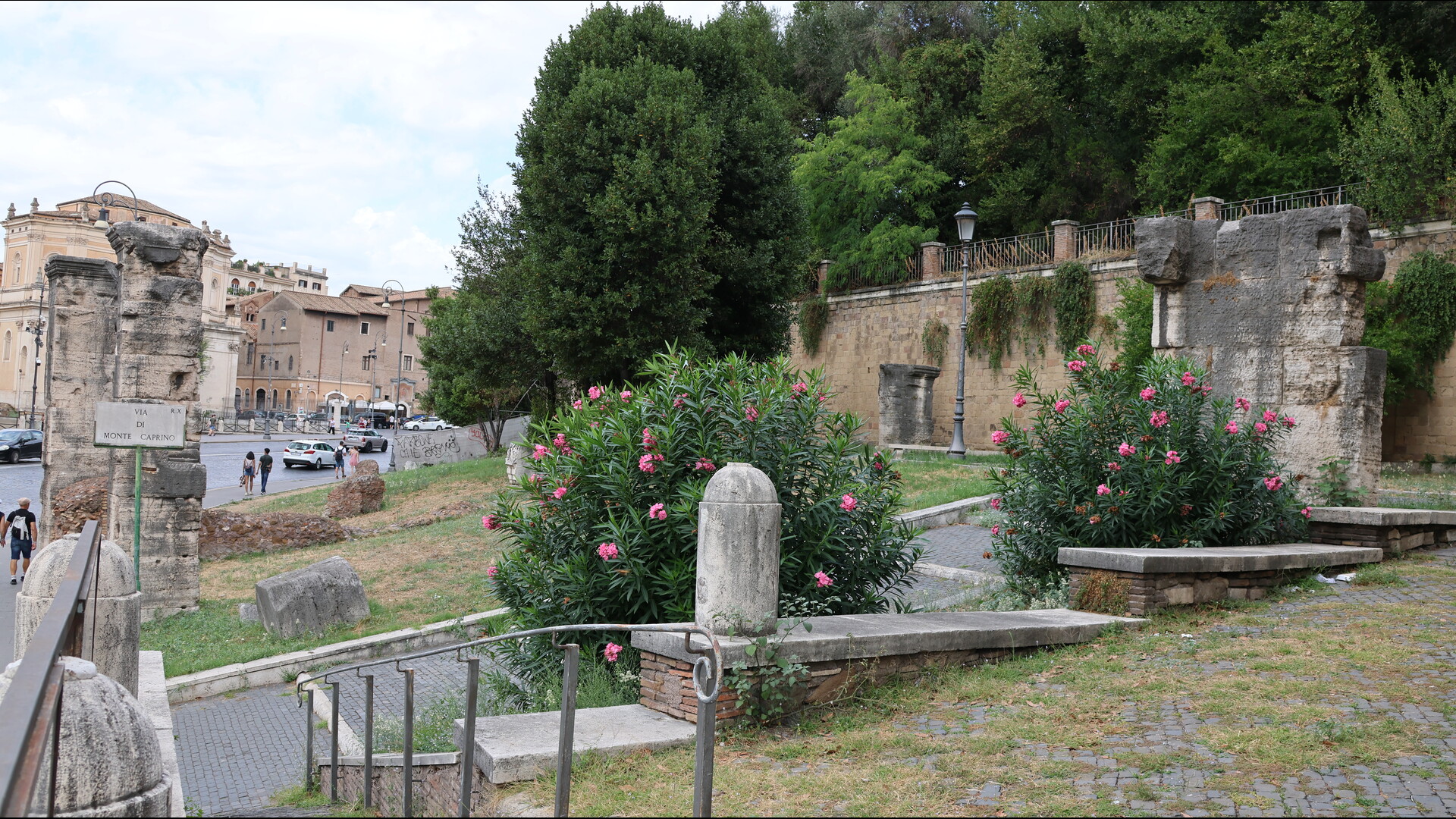 Porticus Triumphalis : Photo prise à Rome aujourd'hui. Porticus Triumphalis