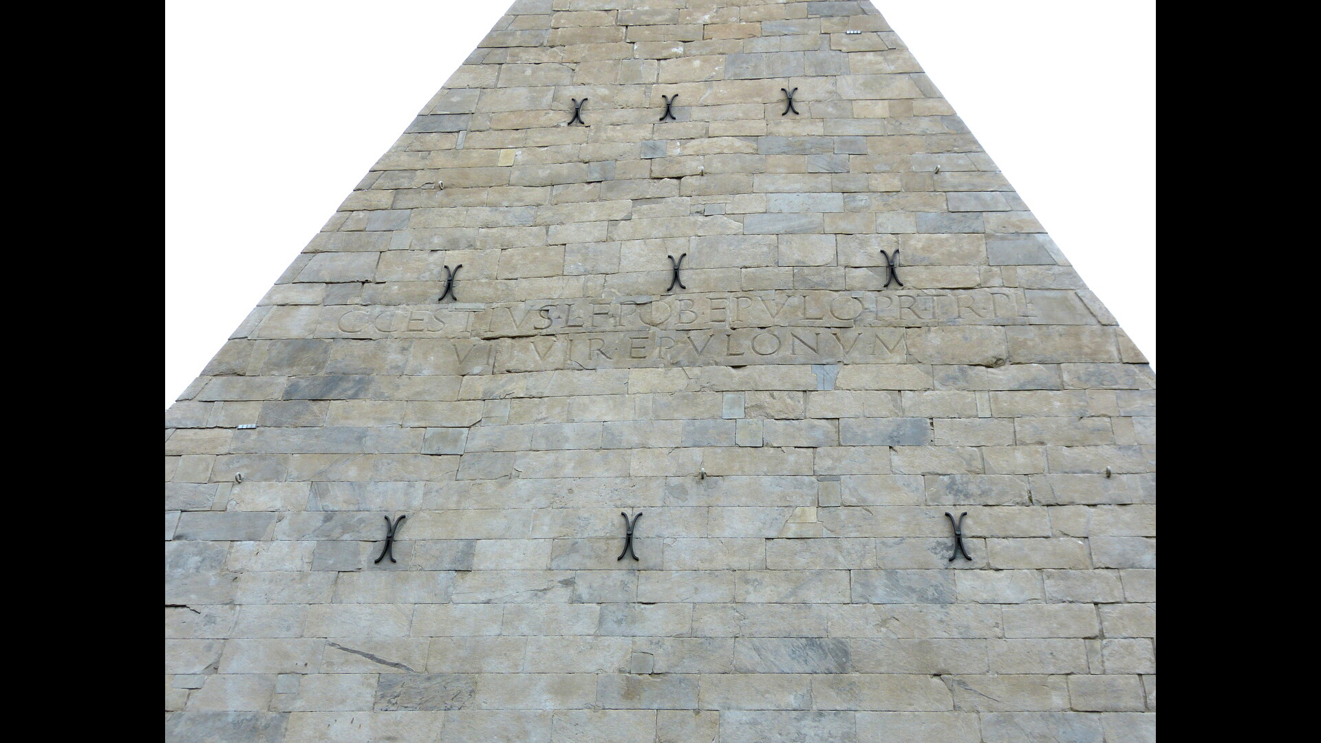 Pyramide de Cestius : Photo prise à Rome aujourd'hui.