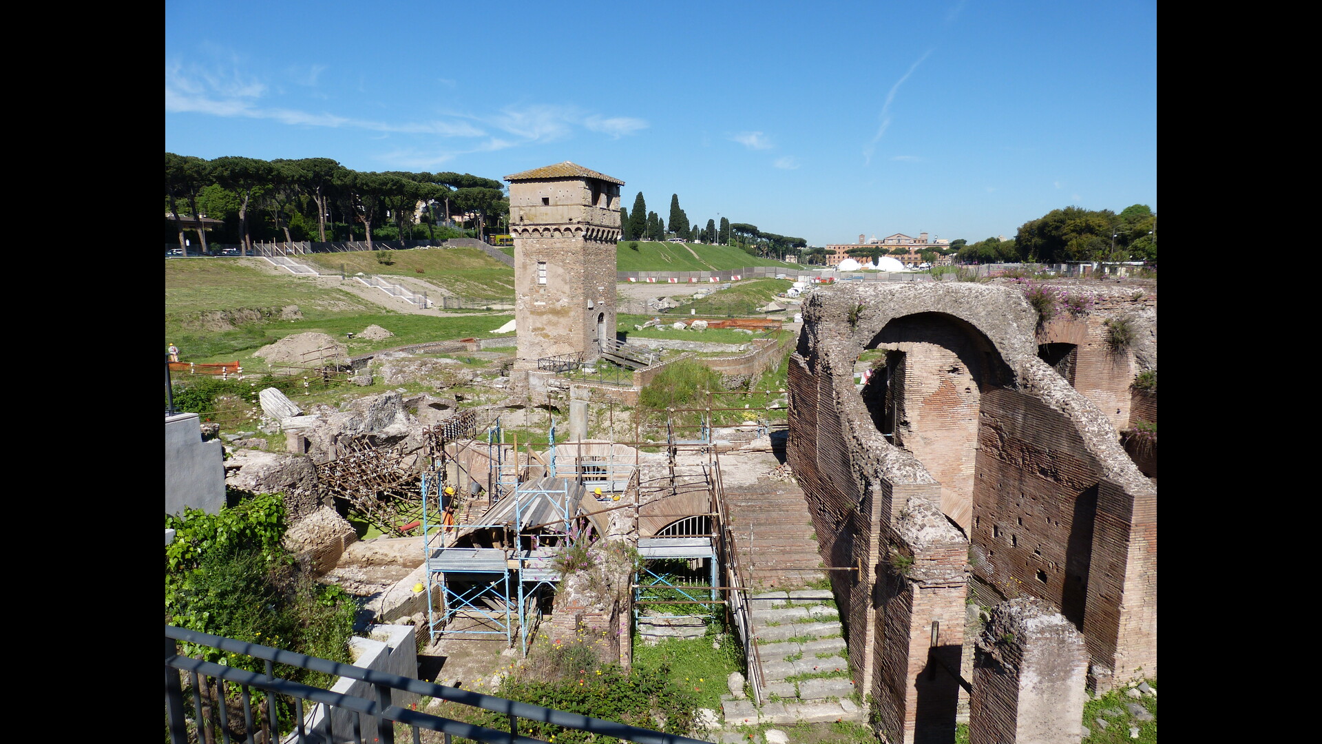 Le Grand Cirque : Photo prise à Rome aujourd'hui. Détail des substructions du Grand Cirque