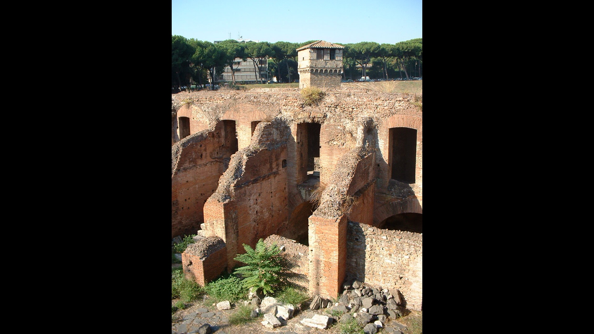 Le Grand Cirque : Photo prise à Rome aujourd'hui. Petit côté courbe du Grand Cirque