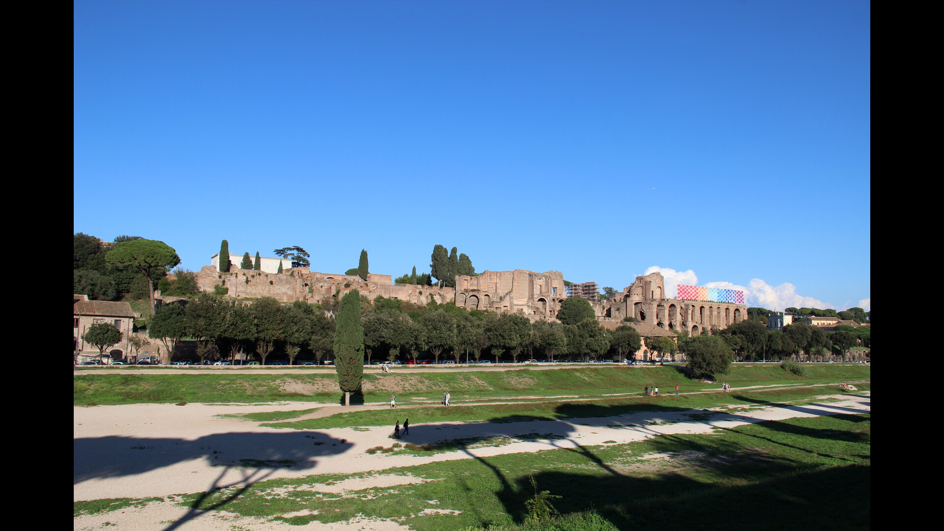 Le Grand Cirque : Photo prise à Rome aujourd'hui. Vue générale du Grand Cirque avec le Palatin en arrière-plan