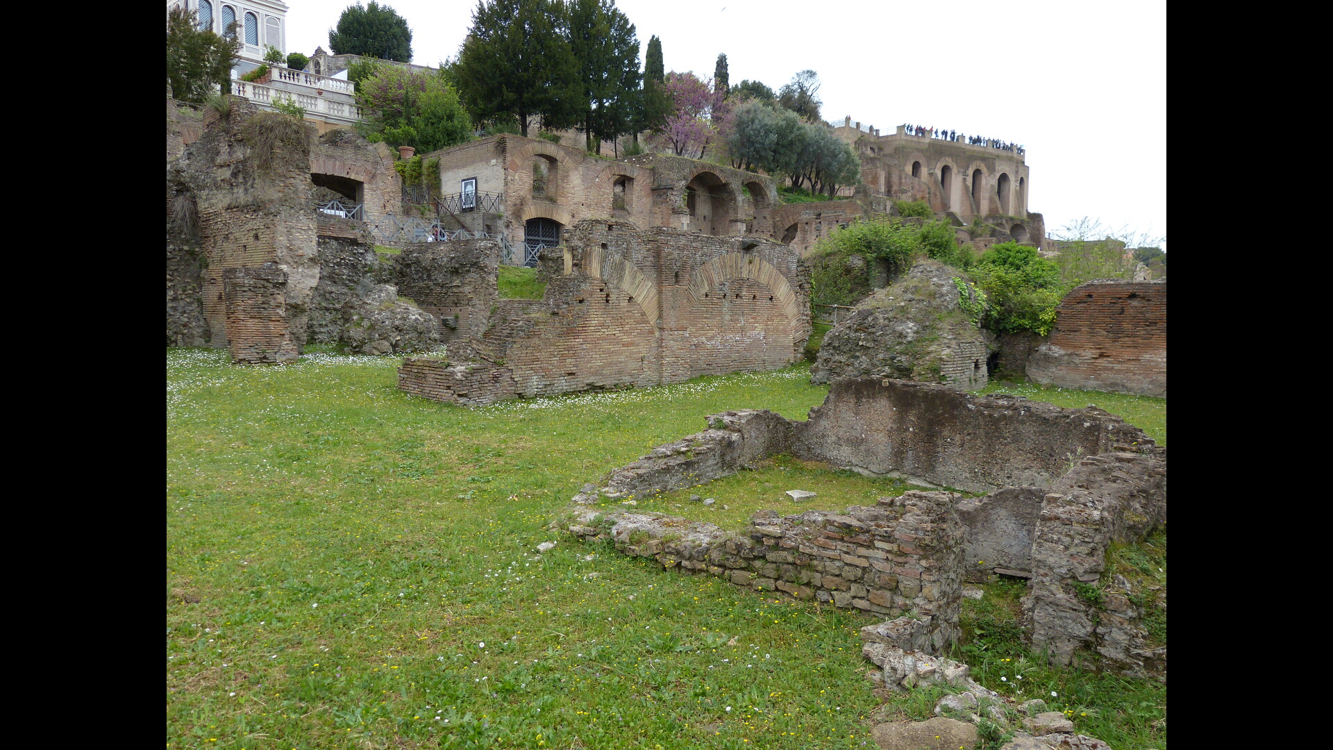 Horrea Vespasiani : Photo prise à Rome aujourd'hui.