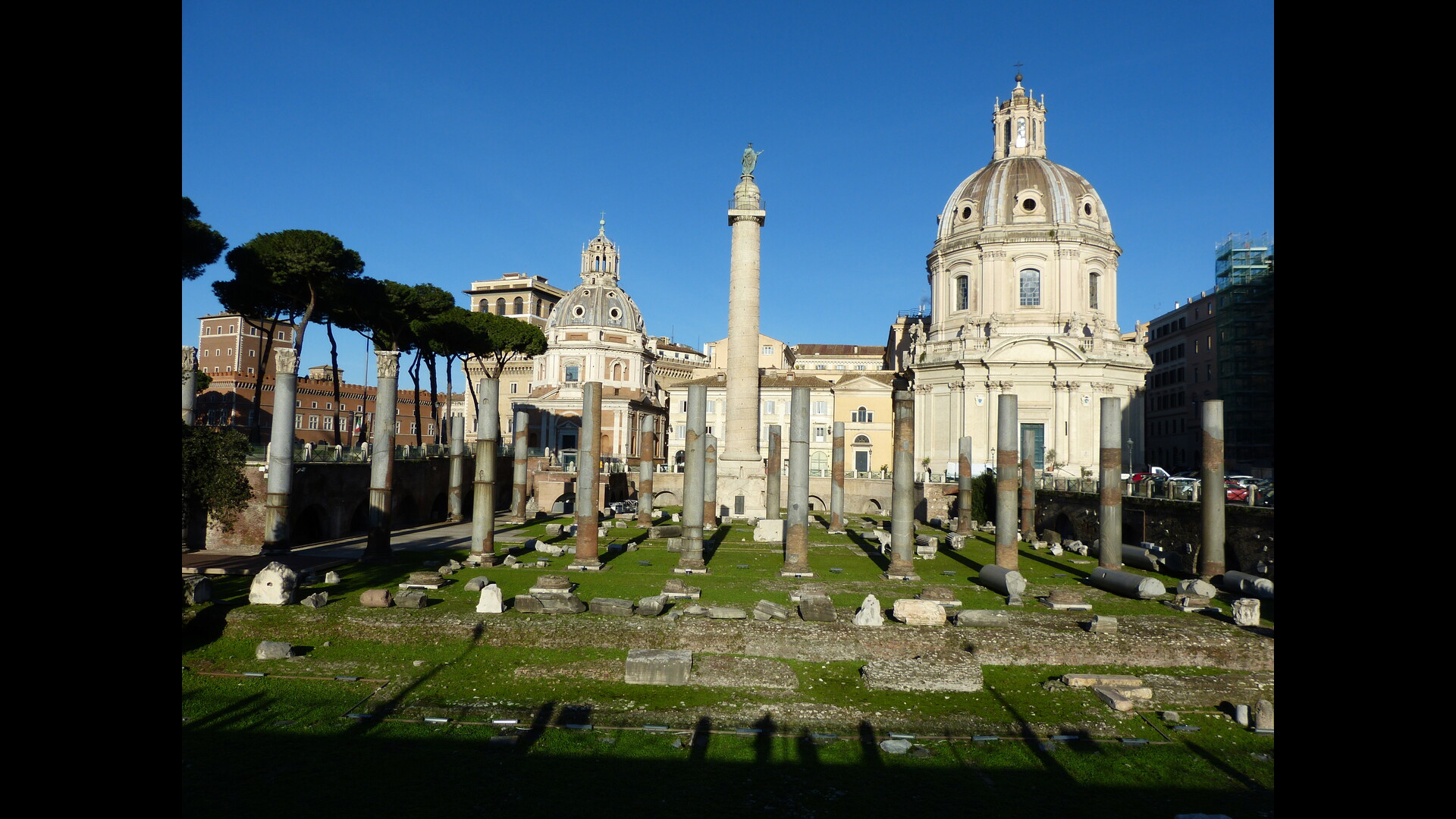 Forum de Trajan : Photo prise à Rome aujourd'hui. Basilique ulpienne sur le forum de Trajan