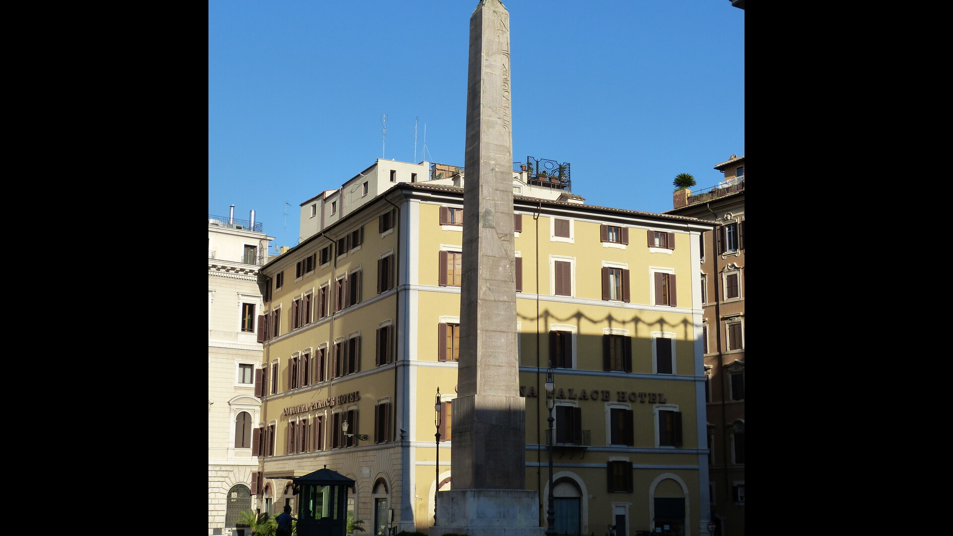 Horologium : Photo prise à Rome aujourd'hui. Obélisque d’Auguste sur le Monte Citorio qui servait de gnomon à l’horologium
