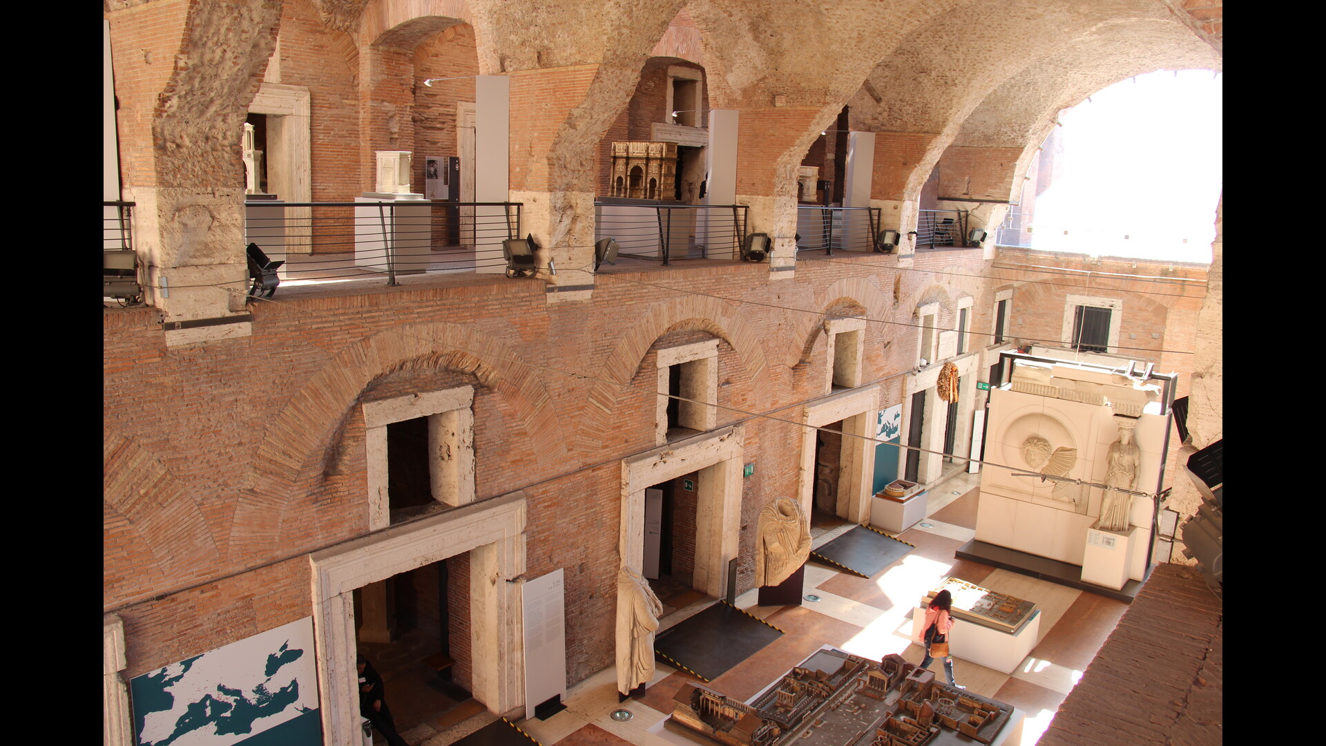 MarchesTrajan : Photo prise à Rome aujourd'hui. "Marchés" de Trajan. Grand hall