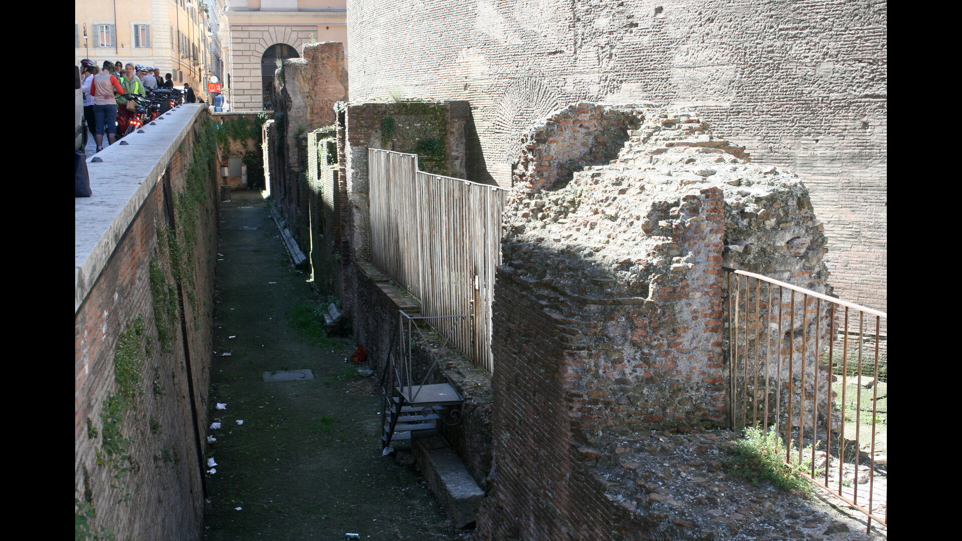 Saepta : Photo prise à Rome aujourd'hui.