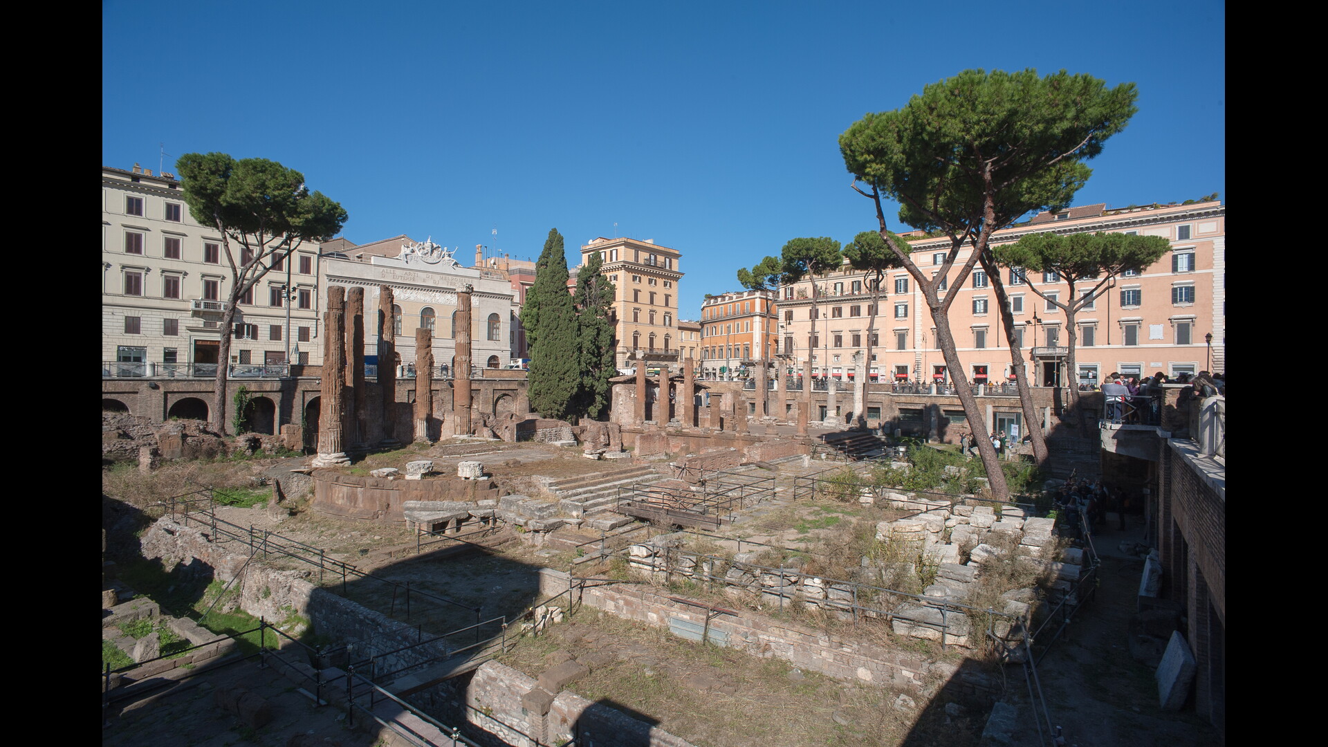 Temple B (Largo Argentina) : Photo prise à Rome aujourd'hui. Temple B de l’aire sacrée du Largo Argentina