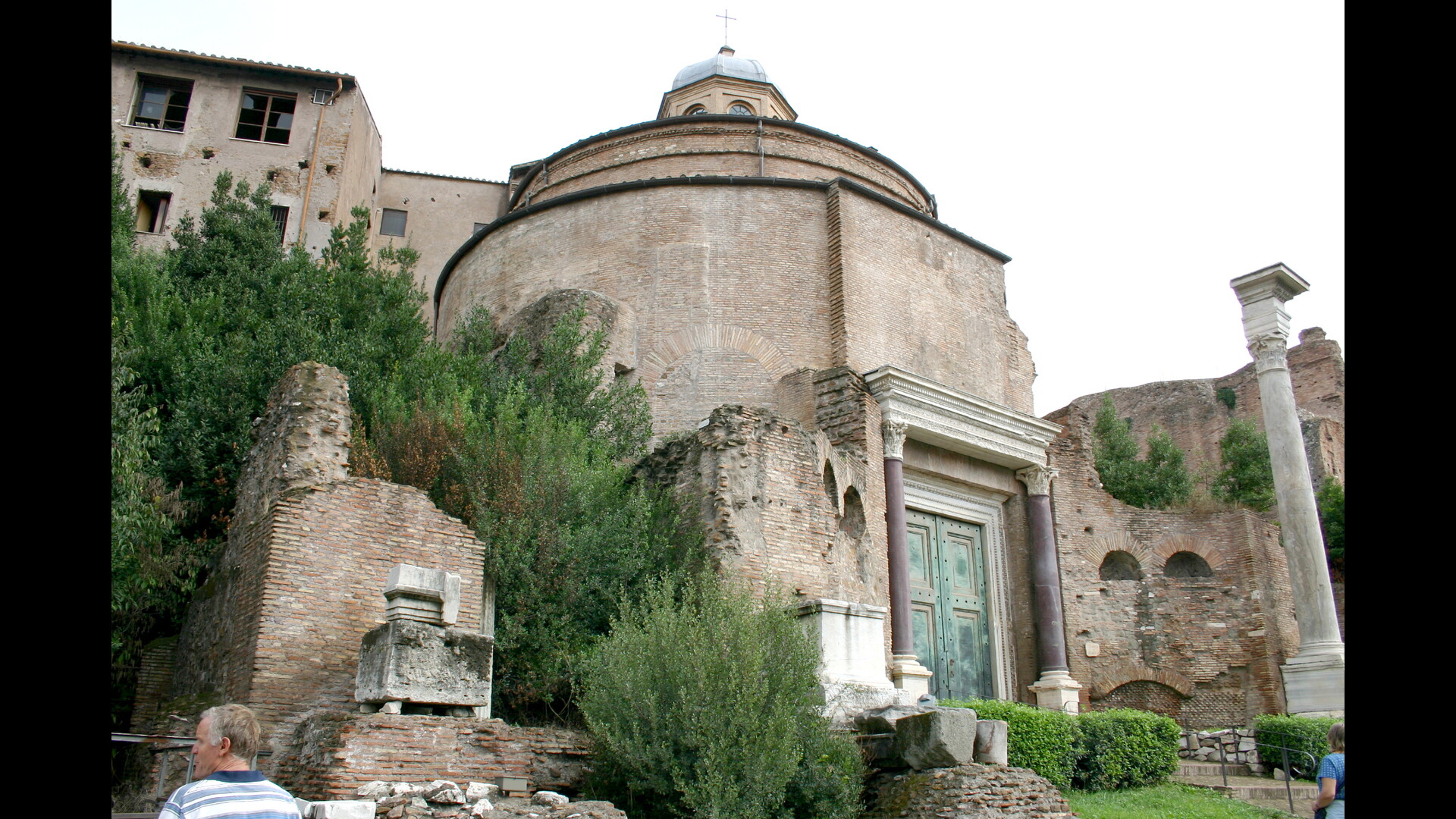 Temple dit de Romulus : Photo prise à Rome aujourd'hui. Temple de Romulus