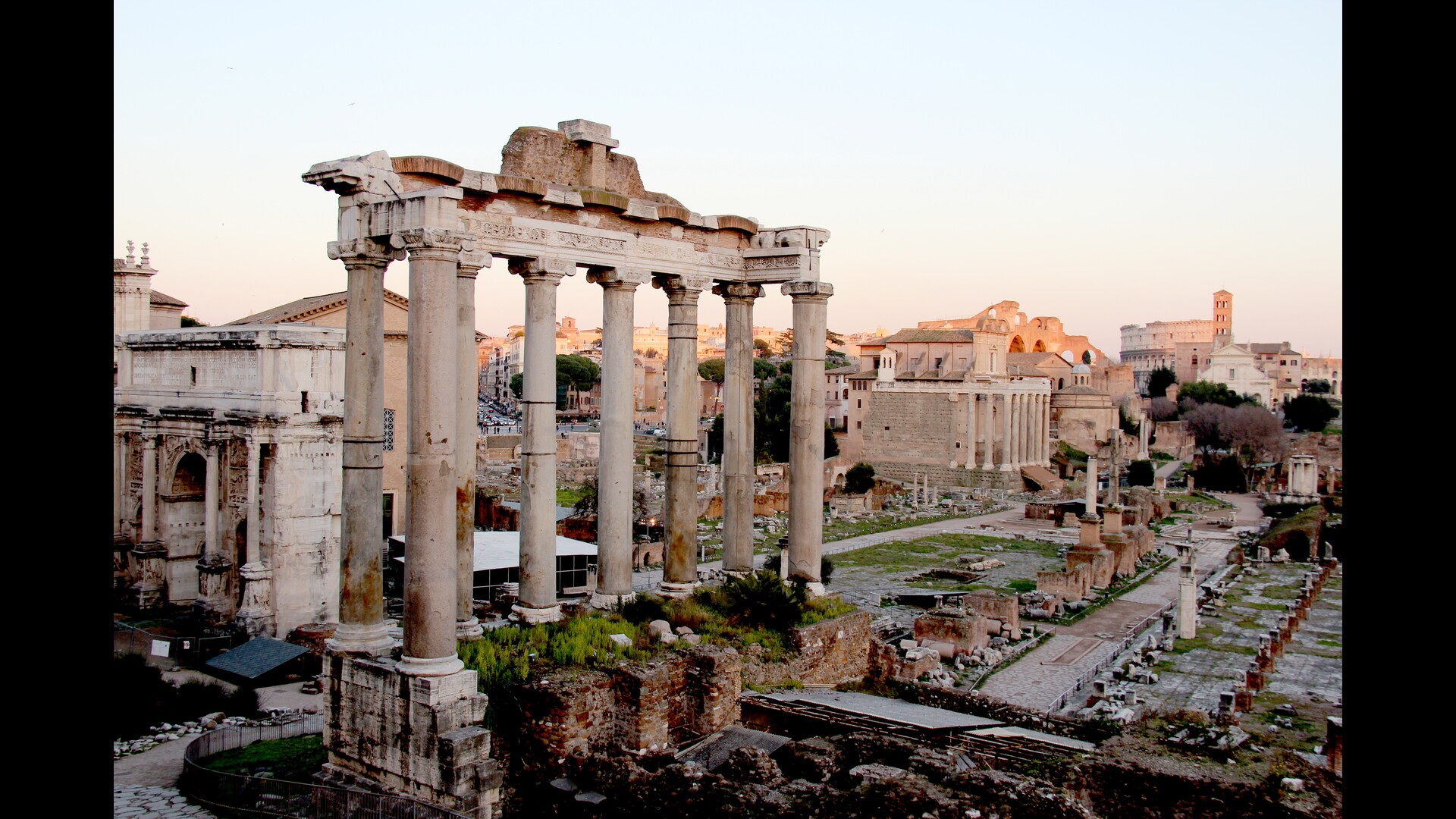 TempleSaturne : Photo prise à Rome aujourd'hui. Temple de Saturne