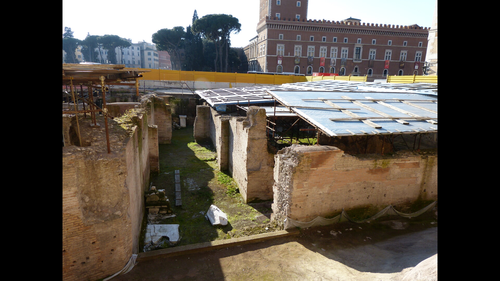Forum de Trajan : Photo prise à Rome aujourd'hui. Athenaeum sur le forum de Trajan