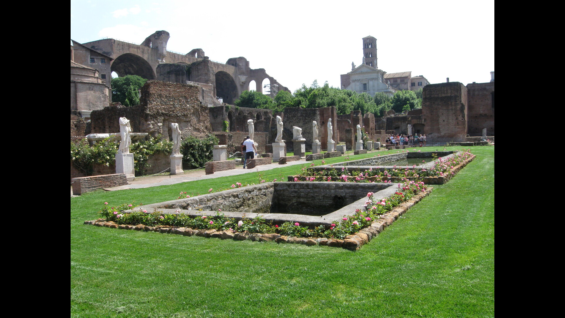 Maison des Vestales : Photo prise à Rome aujourd'hui. La cour centrale de la maison des Vestales