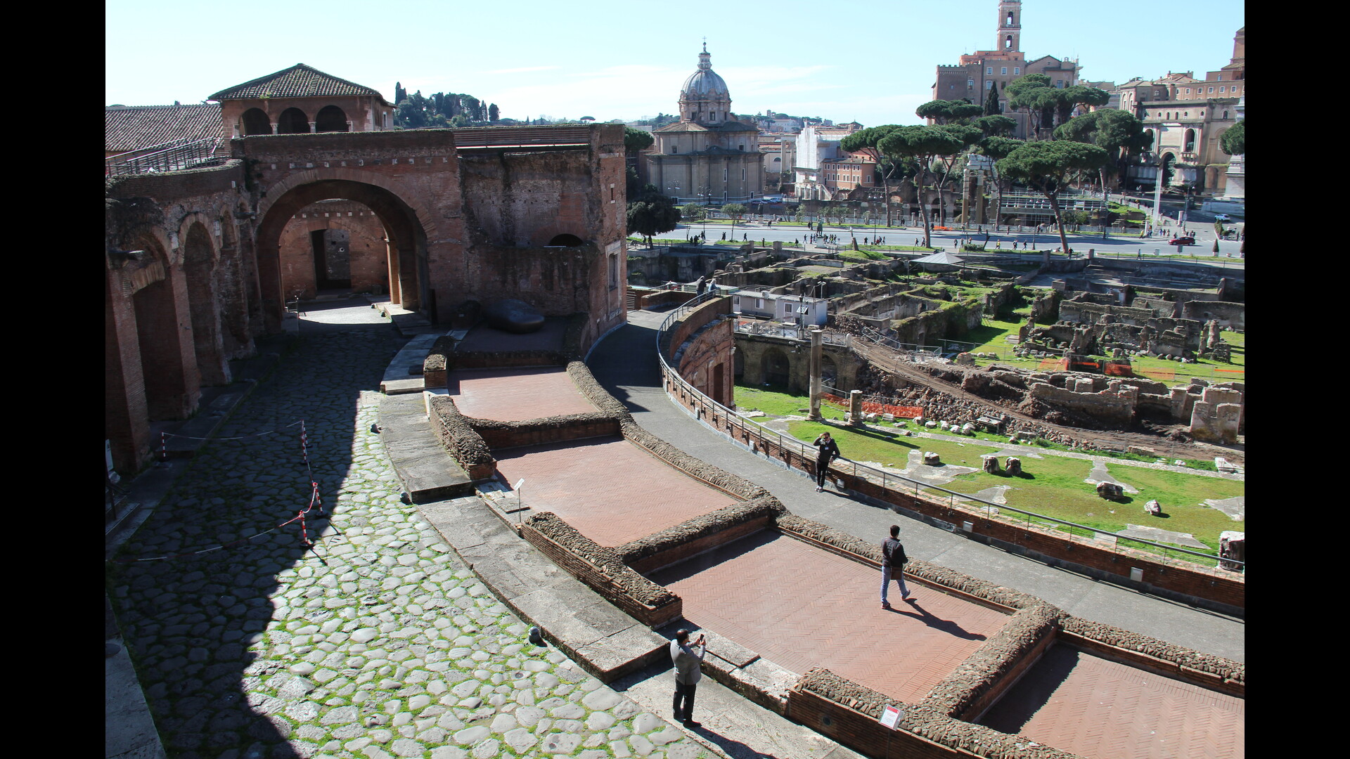 MarchesTrajan : Photo prise à Rome aujourd'hui. "Marchés" de Trajan. Via biberatica
