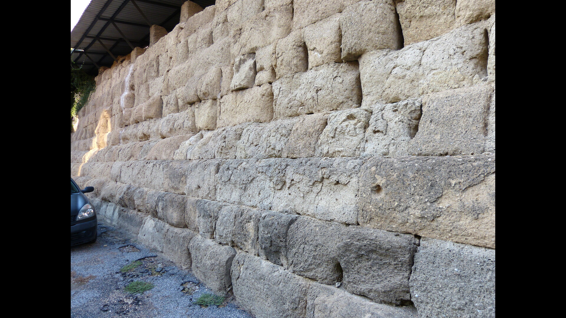 Muraille Servienne : Photo prise à Rome aujourd'hui. Muraille servienne Via di Sant’Anselmo