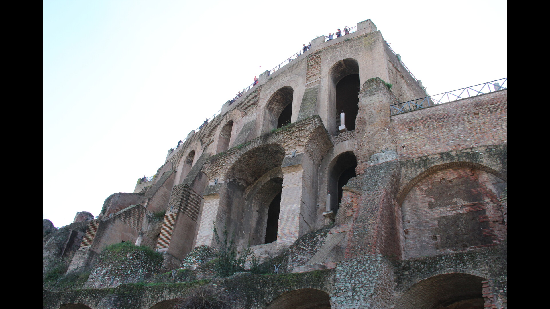 Palais de Tibère : Photo prise à Rome aujourd'hui.