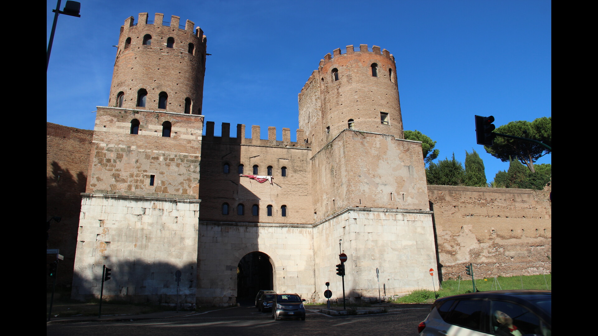 Porte Appia : Photo prise à Rome aujourd'hui. Porta Appia (porte Saint-Sébastien)