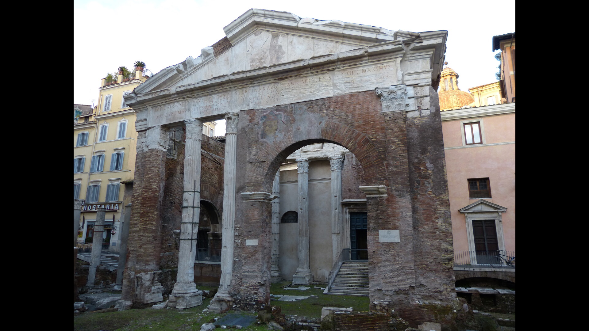 Portique d'Octavie : Photo prise à Rome aujourd'hui. Portique d’Octavie