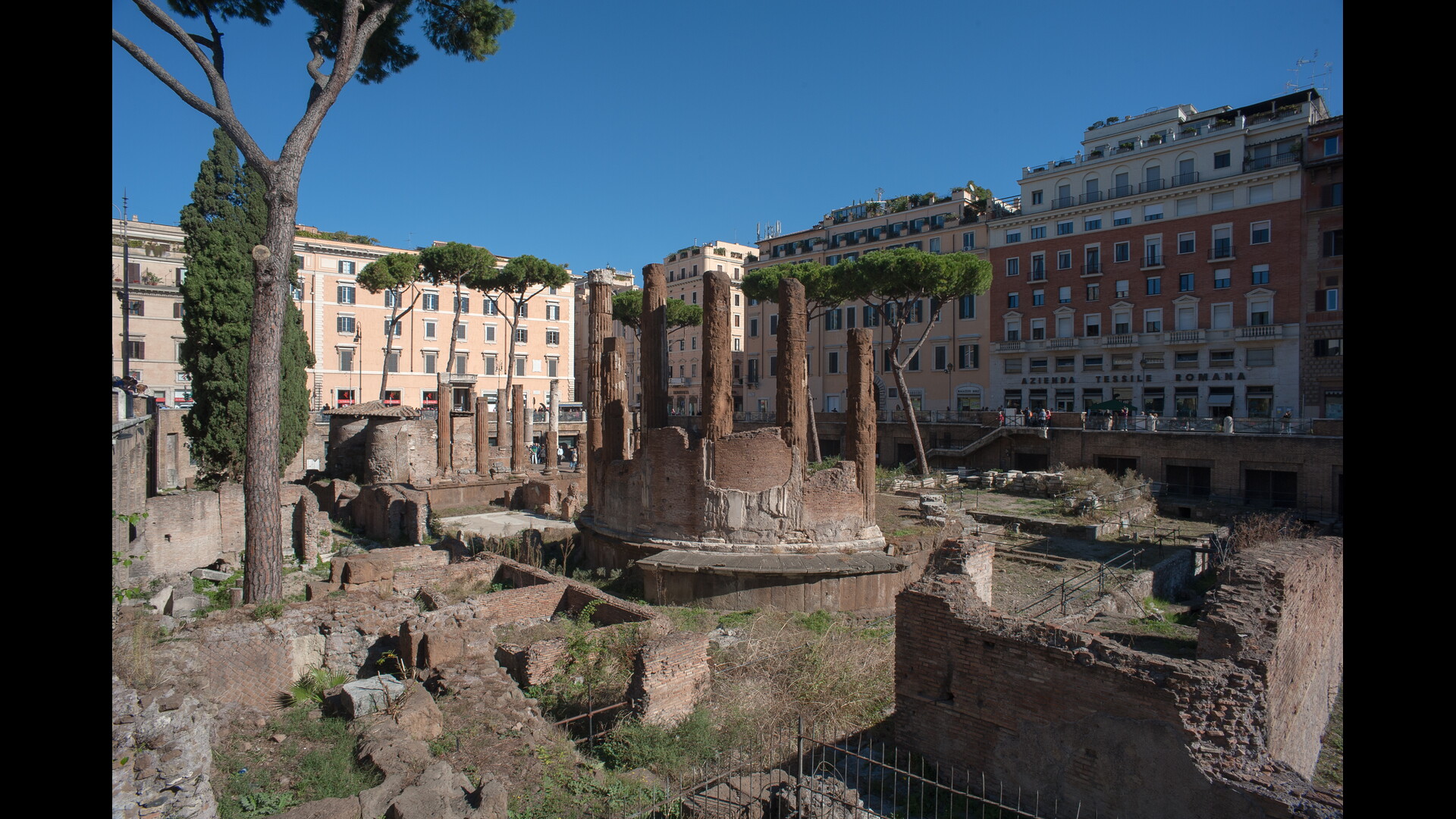 Temple B (Largo Argentina) : Photo prise à Rome aujourd'hui. Temple B de l’aire sacrée du Largo Argentina