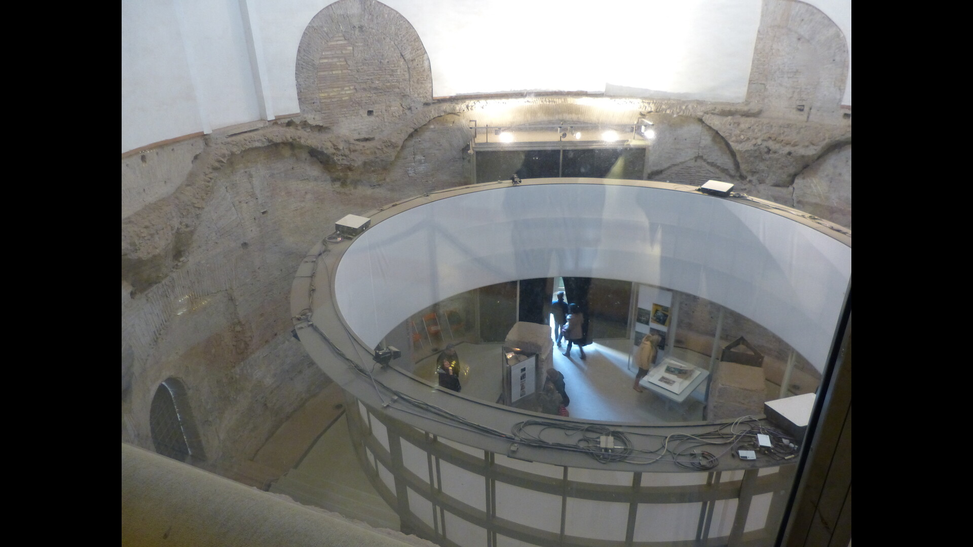 Temple dit de Romulus : Photo prise à Rome aujourd'hui. Intérieur du temple de Romulus