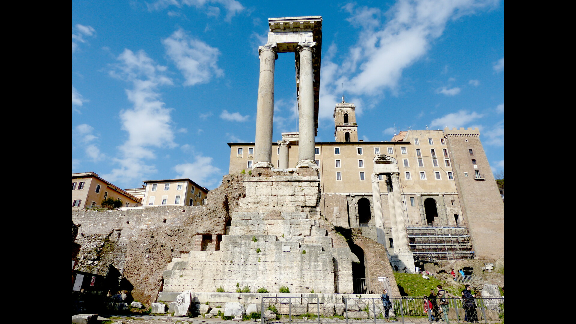 TempleSaturne : Photo prise à Rome aujourd'hui. Temple de Saturne