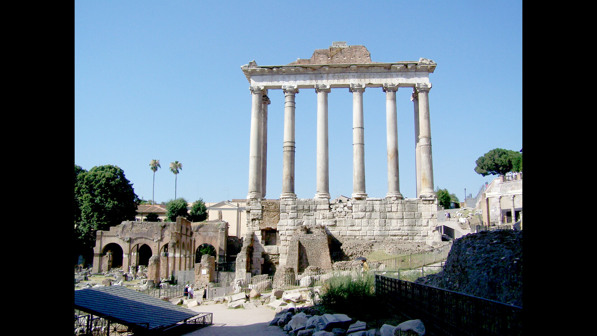 TempleSaturne : Photo prise à Rome aujourd'hui. Temple de Saturne