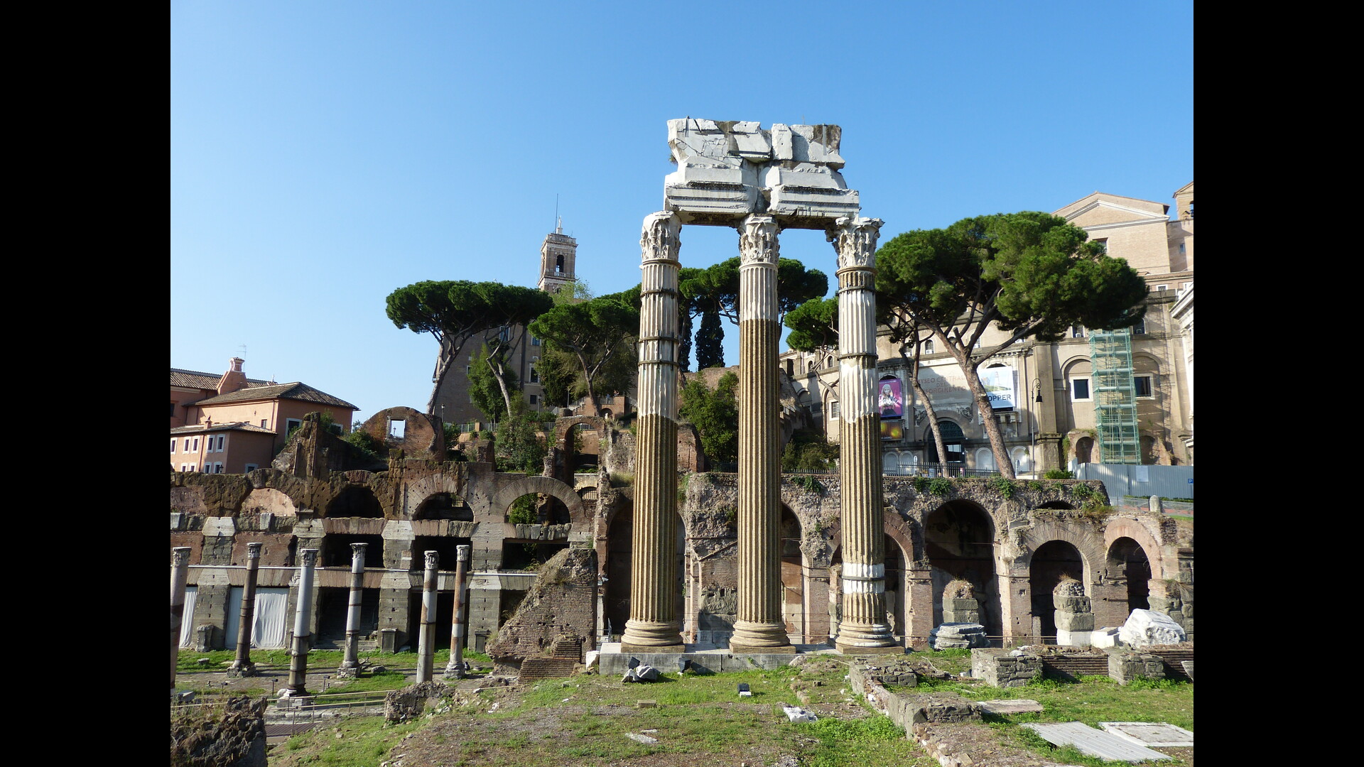 TempleVenusGenitrix : Photo prise à Rome aujourd'hui. Temple de Vénus Genitrix sur le Forum de César
