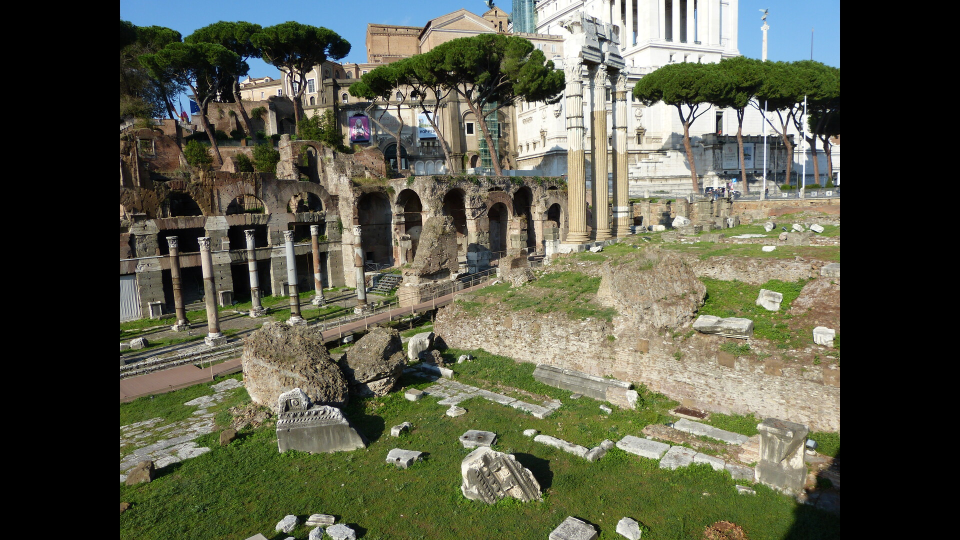 TempleVenusGenitrix : Photo prise à Rome aujourd'hui. Temple de Vénus Genitrix sur le forum de César
